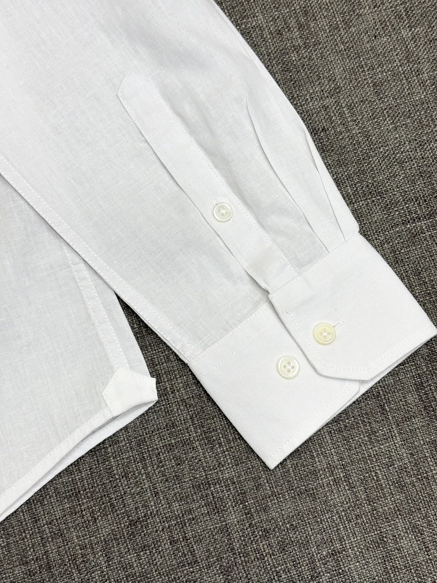 强势上新，新款不断！！！新款衬衫，高级面料高级做工，顶级品质！！！S一XXLS穿125左右m穿140左右