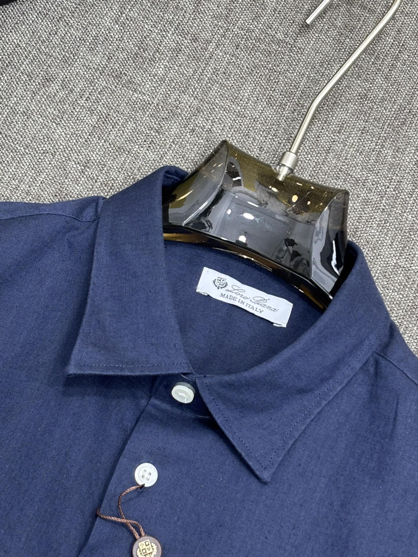 强势上新，新款不断！！！新款衬衫，高级面料高级做工，顶级品质！！！S一XXLS穿125左右m穿140左右