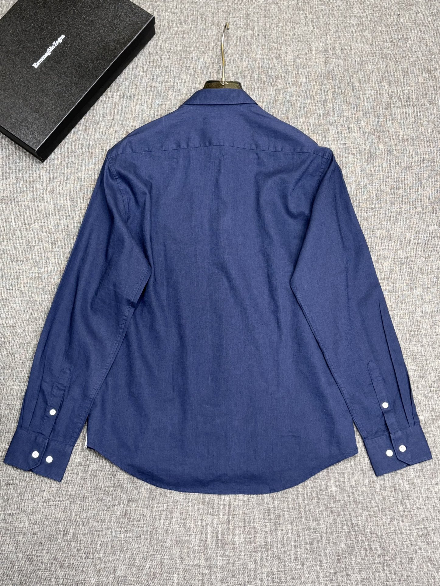 强势上新，新款不断！！！新款衬衫，高级面料高级做工，顶级品质！！！S一XXLS穿125左右m穿140左右