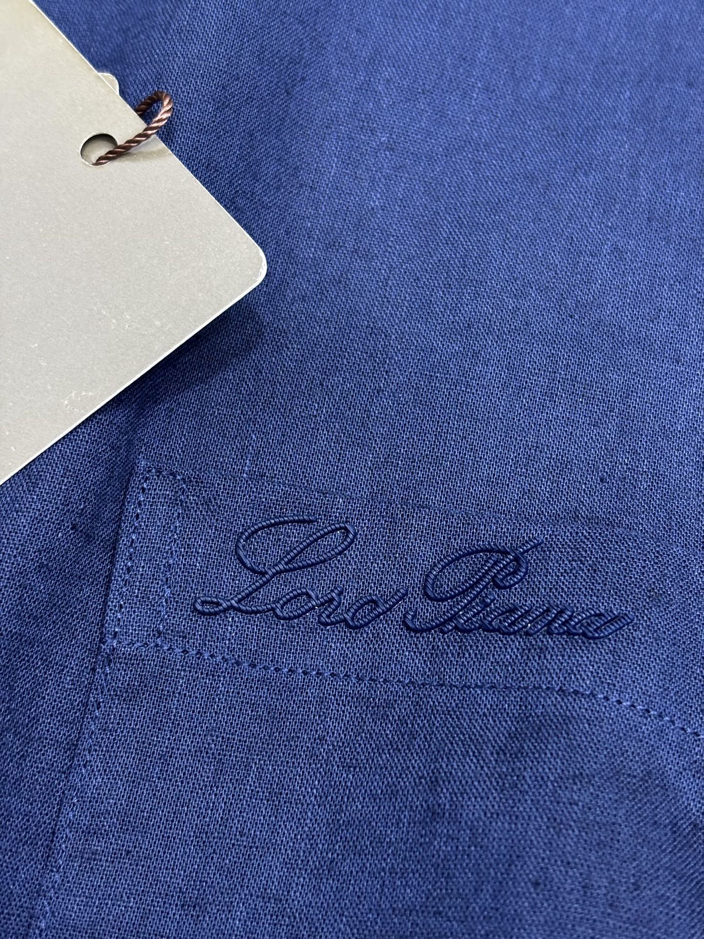 强势上新，新款不断！！！新款衬衫，高级面料高级做工，顶级品质！！！S一XXLS穿125左右m穿140左右