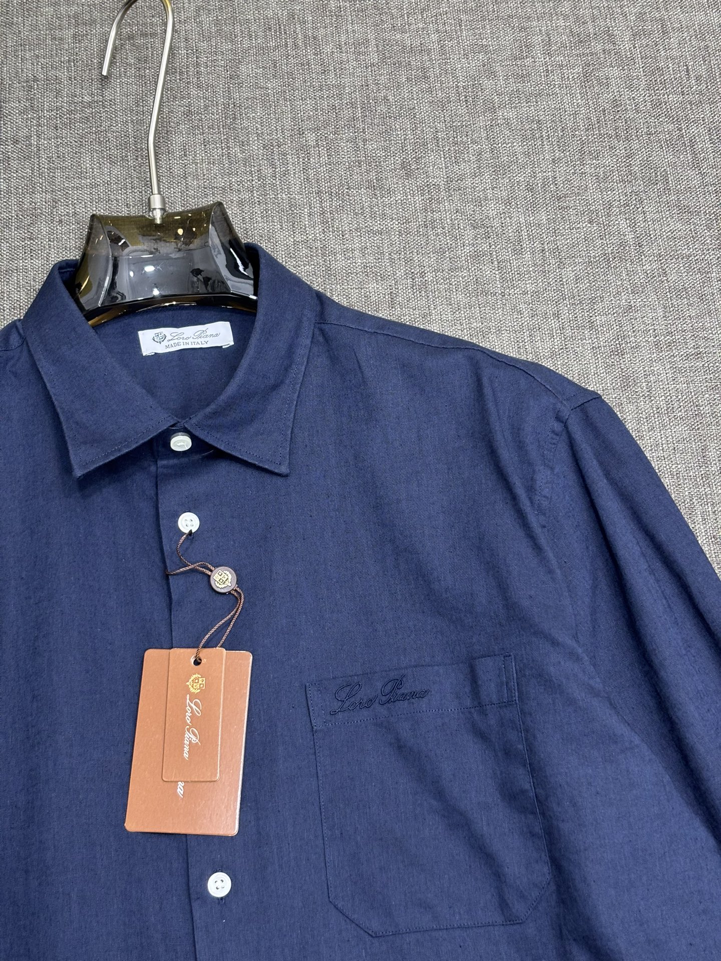 强势上新，新款不断！！！新款衬衫，高级面料高级做工，顶级品质！！！S一XXLS穿125左右m穿140左右