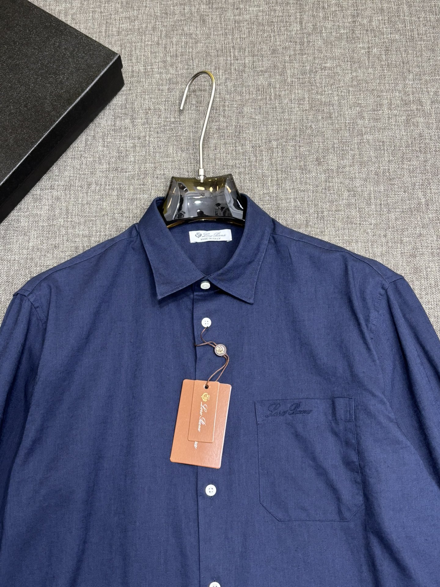 强势上新，新款不断！！！新款衬衫，高级面料高级做工，顶级品质！！！S一XXLS穿125左右m穿140左右