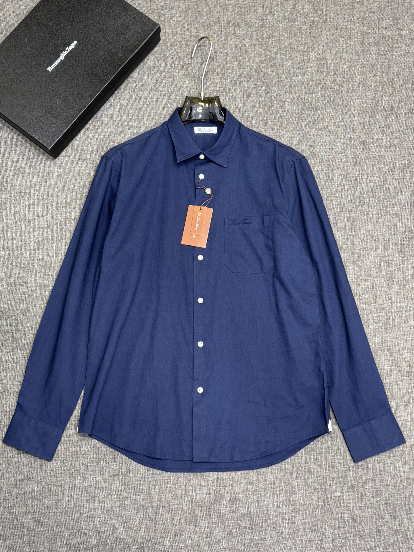 强势上新，新款不断！！！新款衬衫，高级面料高级做工，顶级品质！！！S一XXLS穿125左右m穿140左右