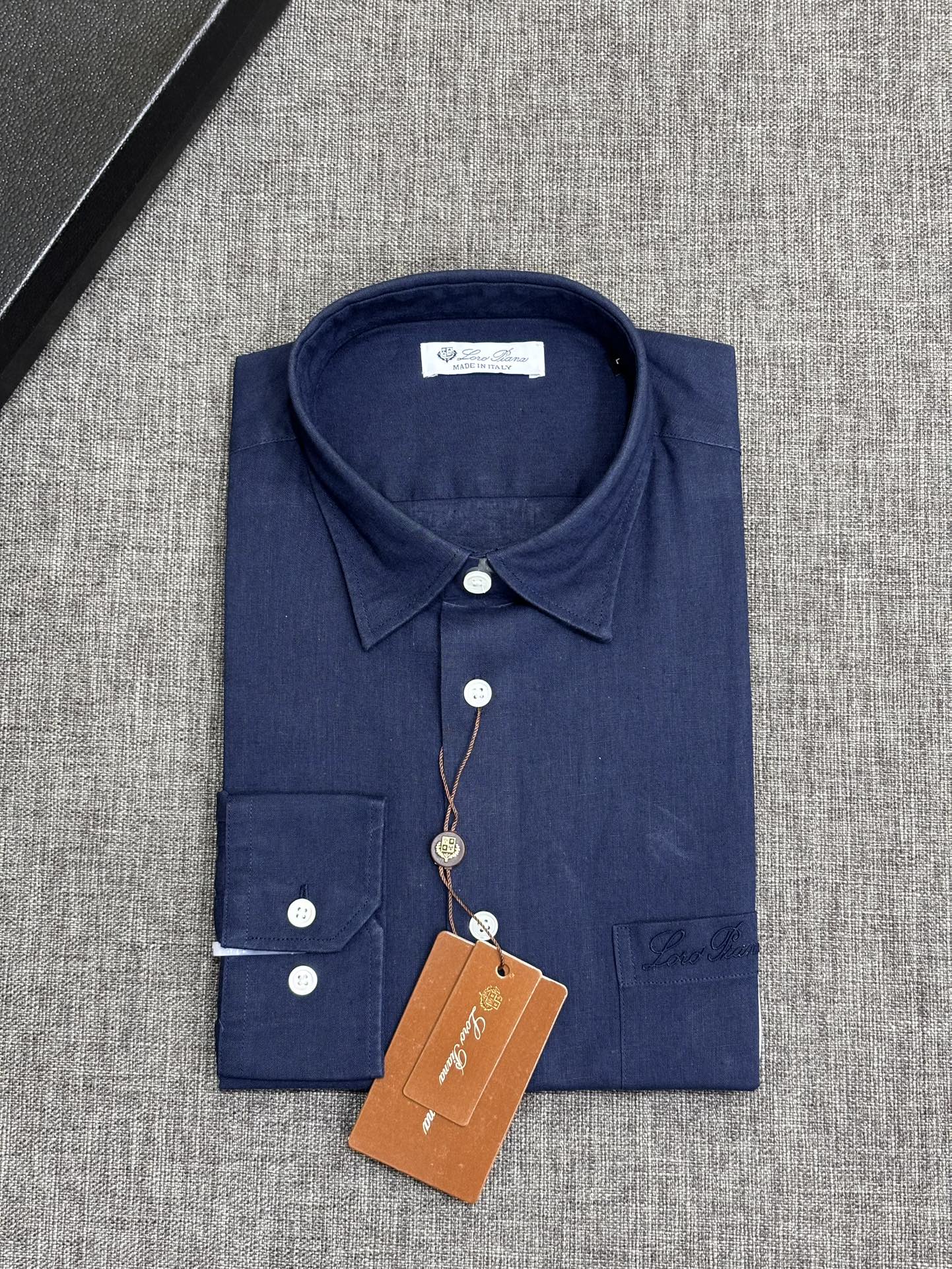 强势上新，新款不断！！！新款衬衫，高级面料高级做工，顶级品质！！！S一XXLS穿125左右m穿140左右