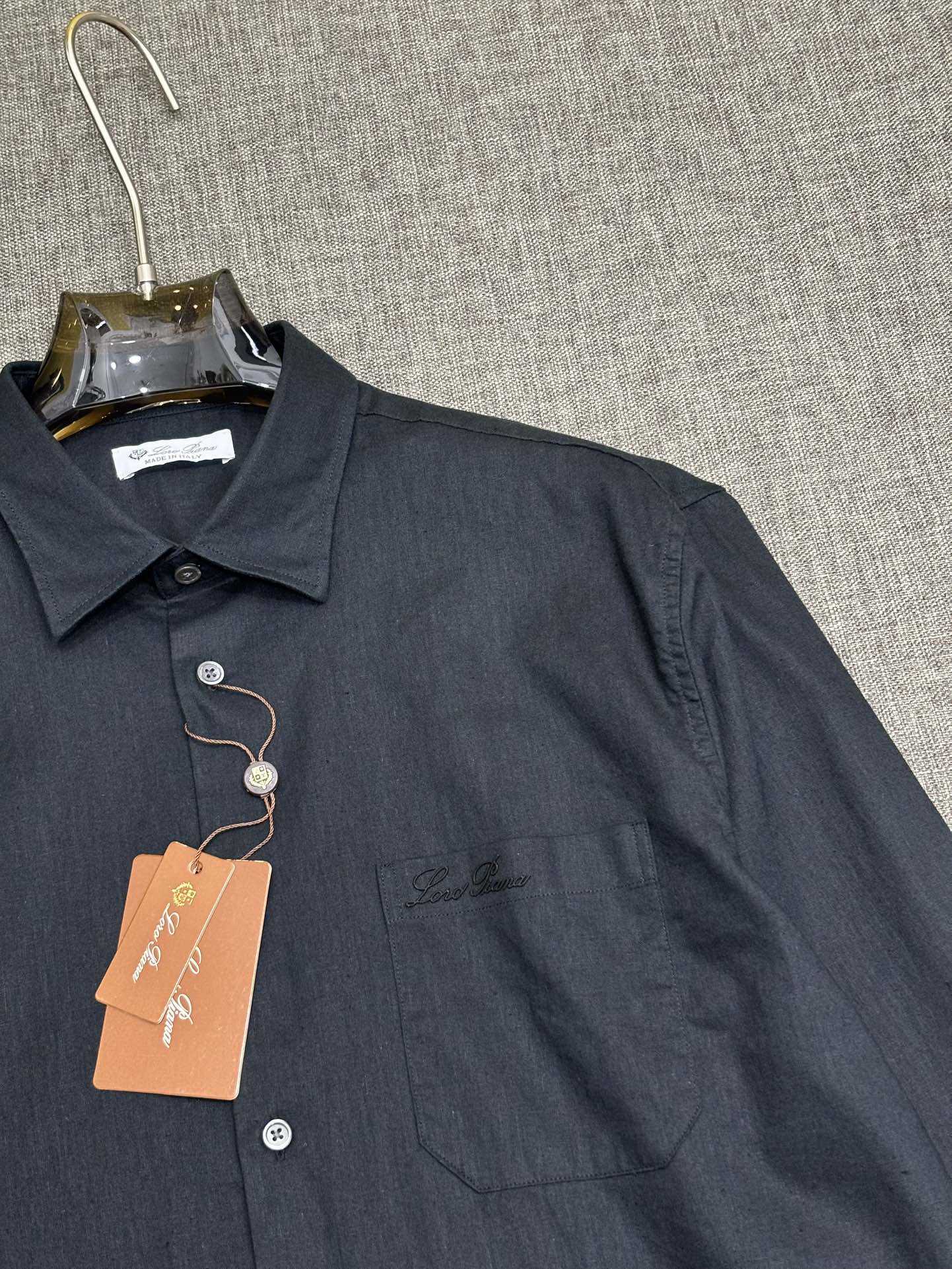 强势上新，新款不断！！！新款衬衫，高级面料高级做工，顶级品质！！！S一XXLS穿125左右m穿140左右