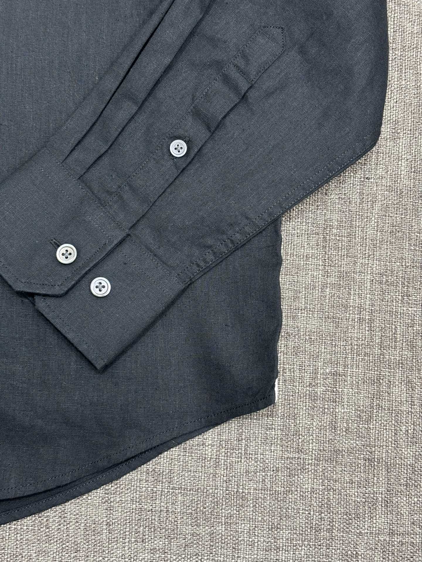 强势上新，新款不断！！！新款衬衫，高级面料高级做工，顶级品质！！！S一XXLS穿125左右m穿140左右