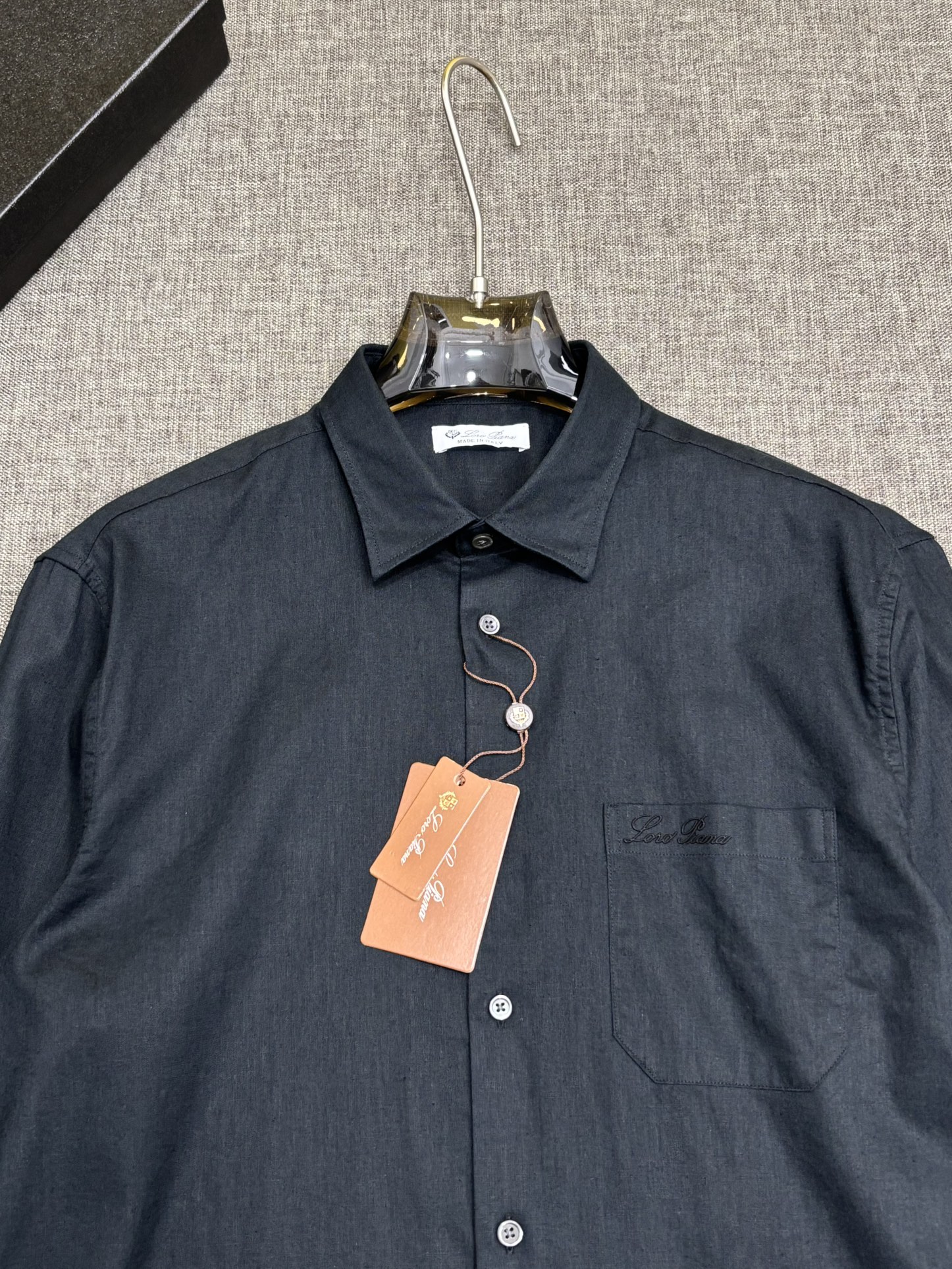 强势上新，新款不断！！！新款衬衫，高级面料高级做工，顶级品质！！！S一XXLS穿125左右m穿140左右