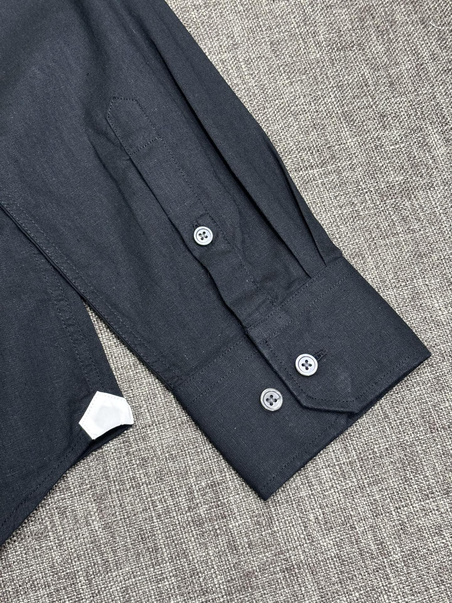 强势上新，新款不断！！！新款衬衫，高级面料高级做工，顶级品质！！！S一XXLS穿125左右m穿140左右