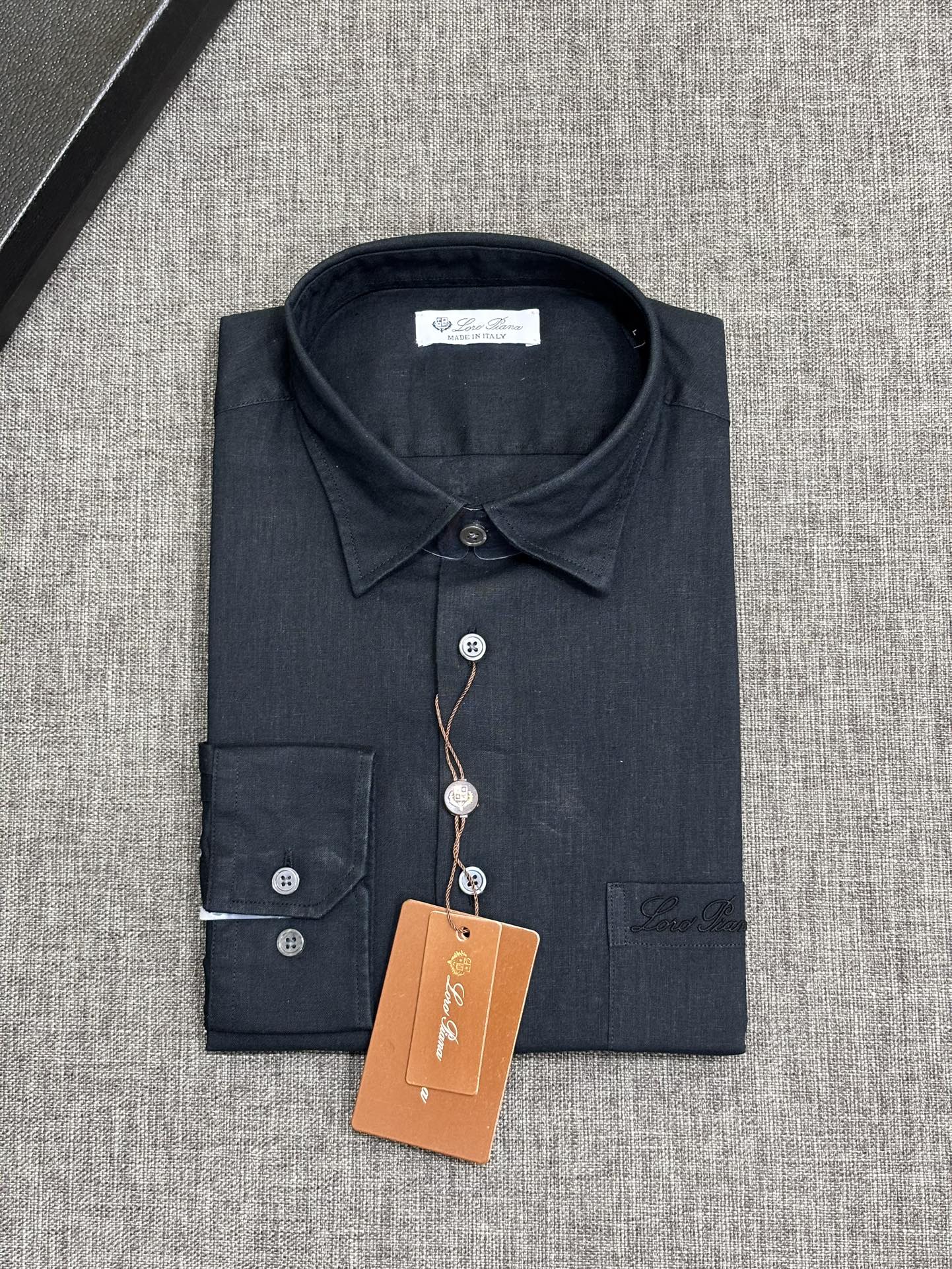 强势上新，新款不断！！！新款衬衫，高级面料高级做工，顶级品质！！！S一XXLS穿125左右m穿140左右