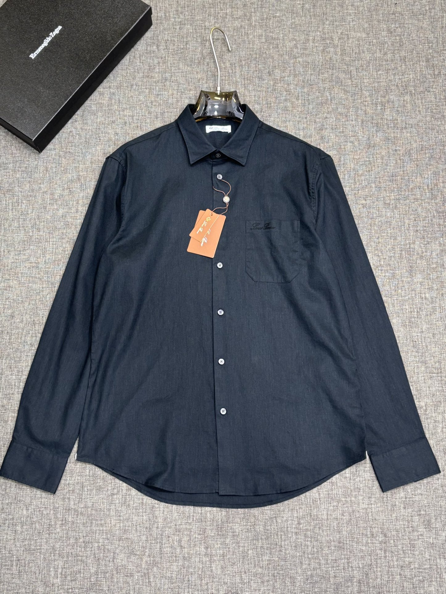 强势上新，新款不断！！！新款衬衫，高级面料高级做工，顶级品质！！！S一XXLS穿125左右m穿140左右