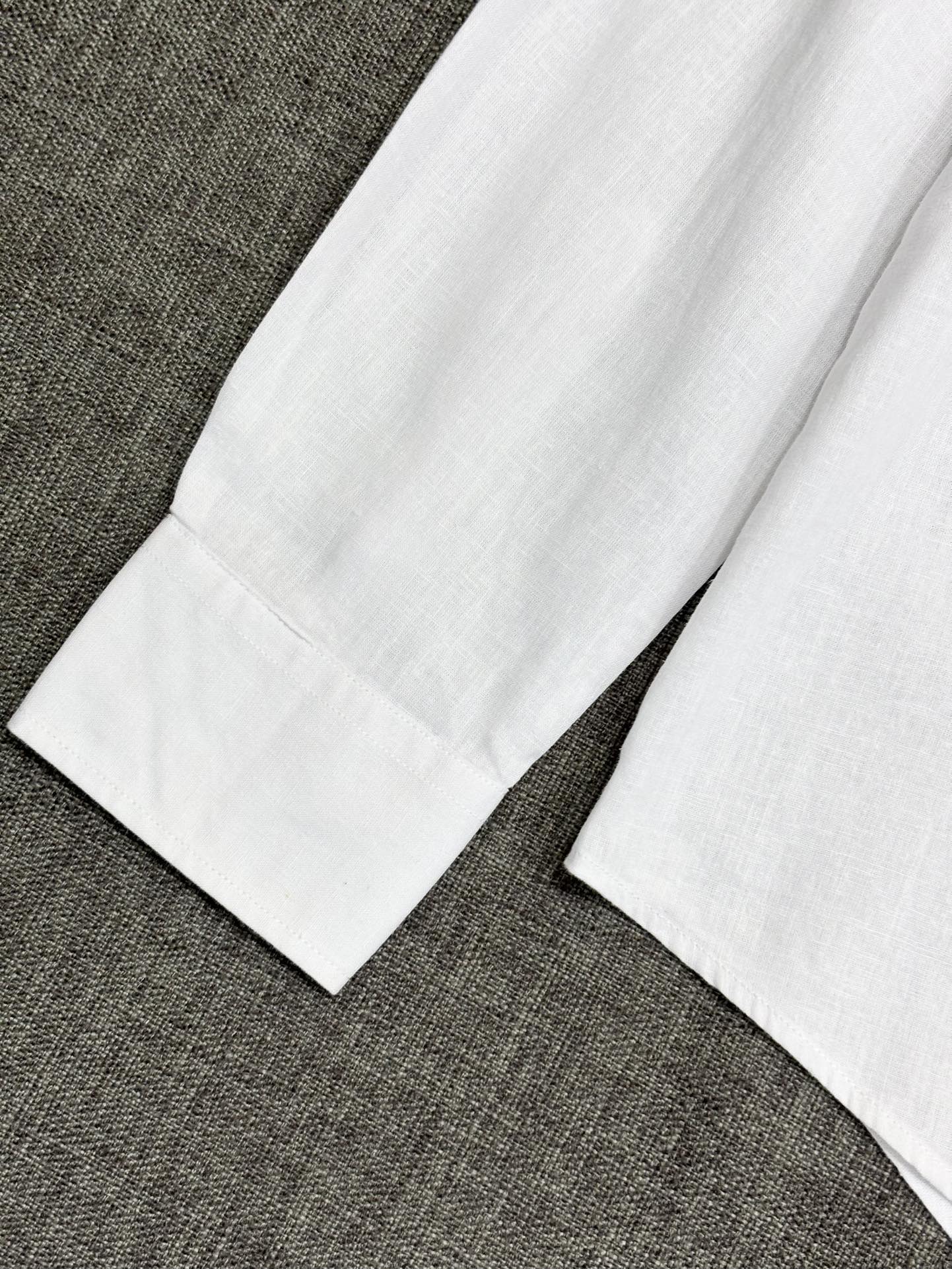 强势上新，新款不断！！！新款衬衫，高级面料高级做工，顶级品质！！！S一XXLS穿125左右m穿140左右