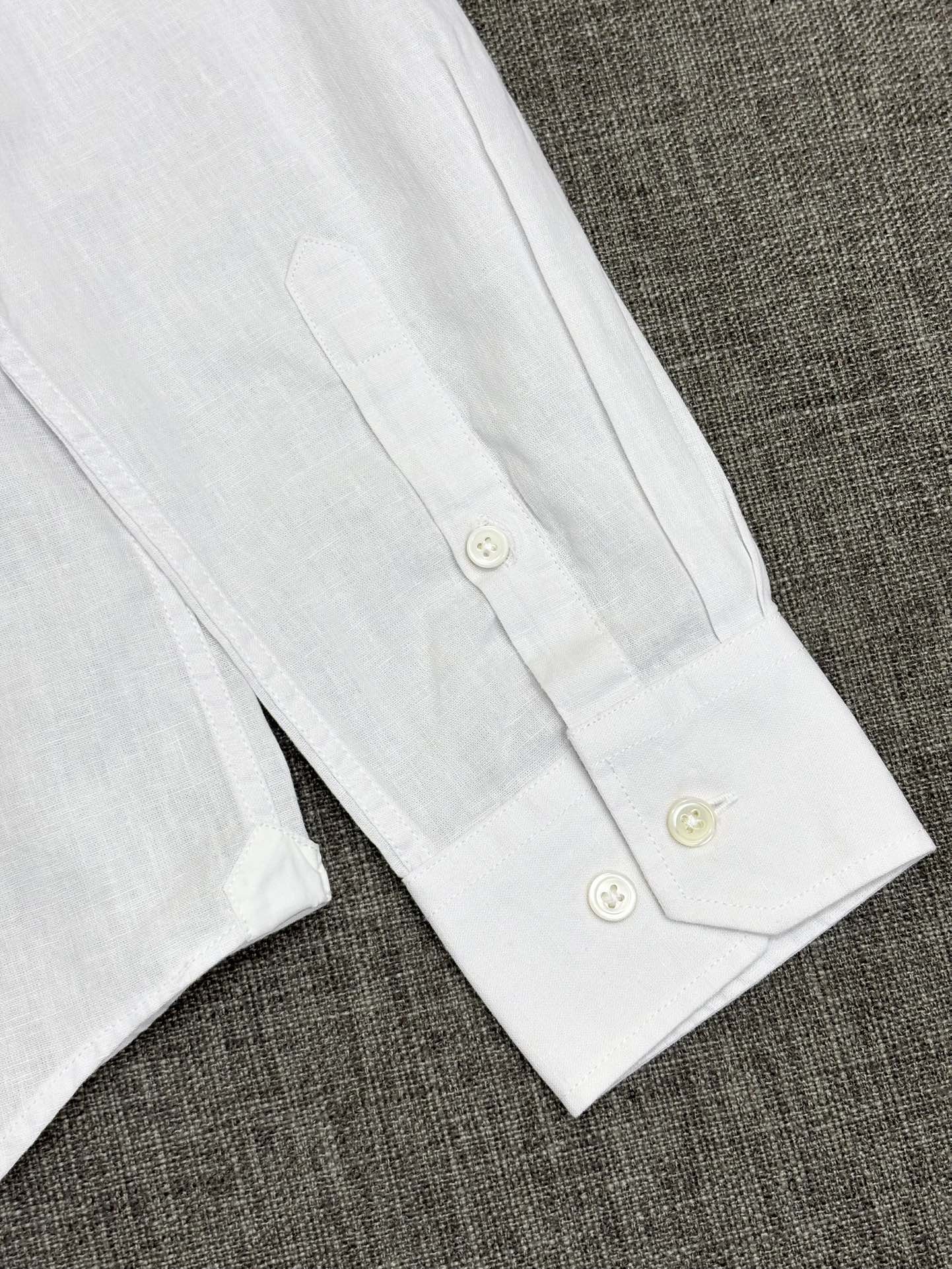 强势上新，新款不断！！！新款衬衫，高级面料高级做工，顶级品质！！！S一XXLS穿125左右m穿140左右