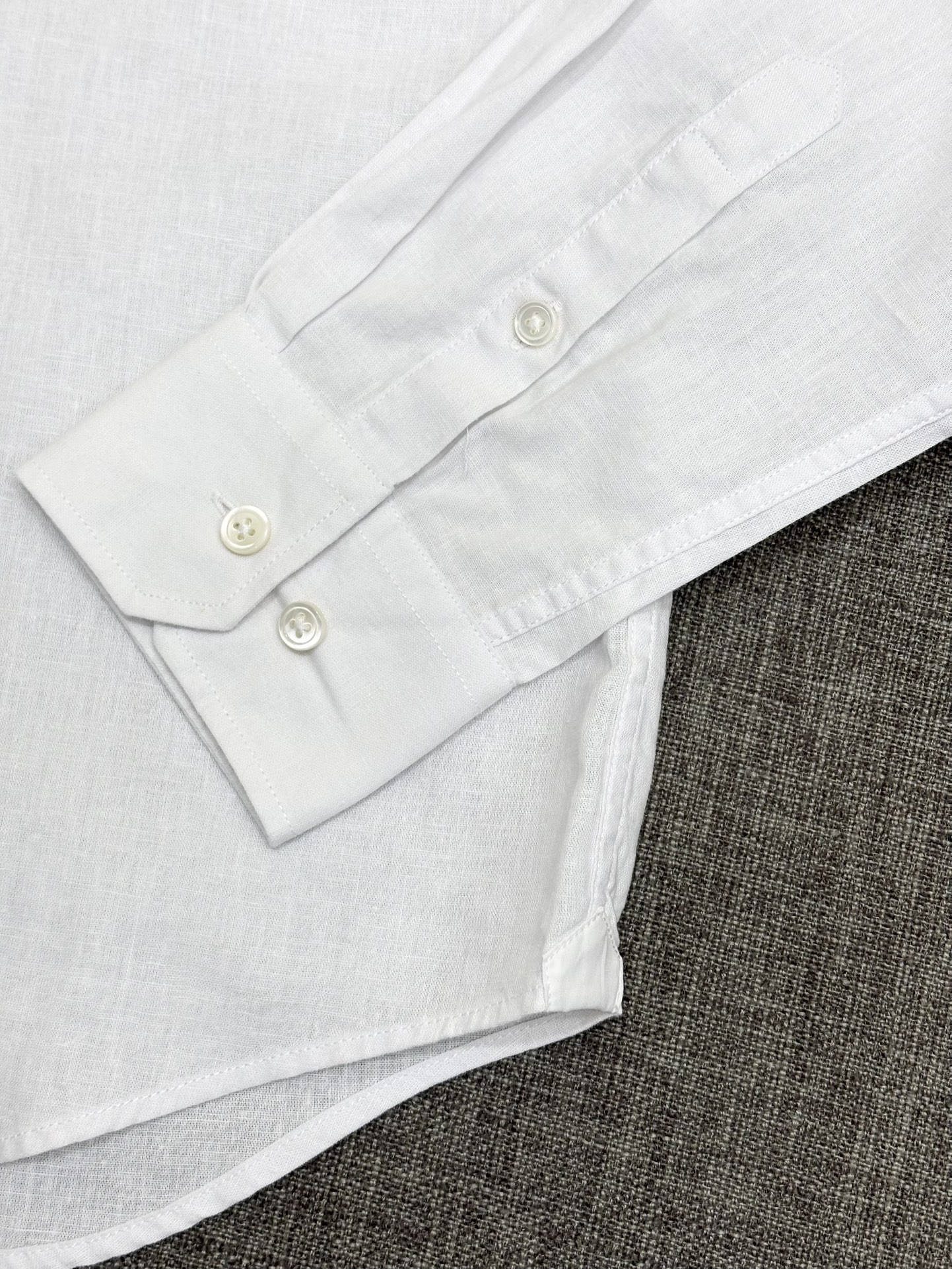 强势上新，新款不断！！！新款衬衫，高级面料高级做工，顶级品质！！！S一XXLS穿125左右m穿140左右