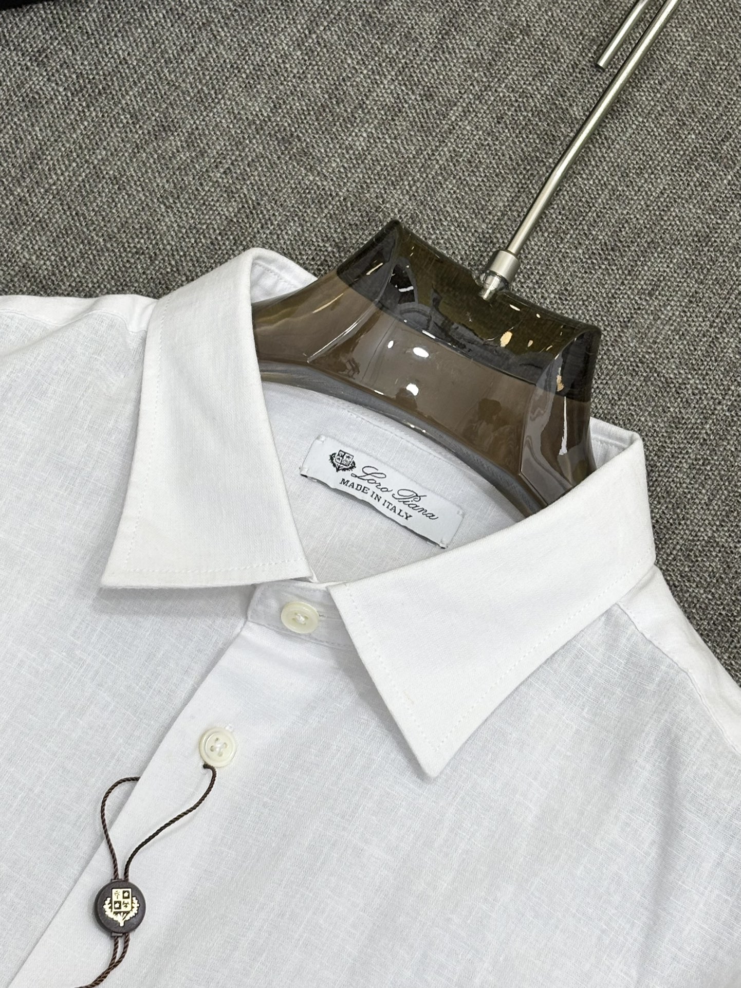 强势上新，新款不断！！！新款衬衫，高级面料高级做工，顶级品质！！！S一XXLS穿125左右m穿140左右