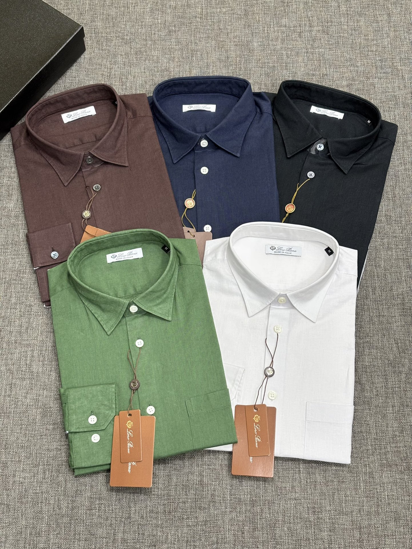 强势上新，新款不断！！！新款衬衫，高级面料高级做工，顶级品质！！！S一XXLS穿125左右m穿140左右