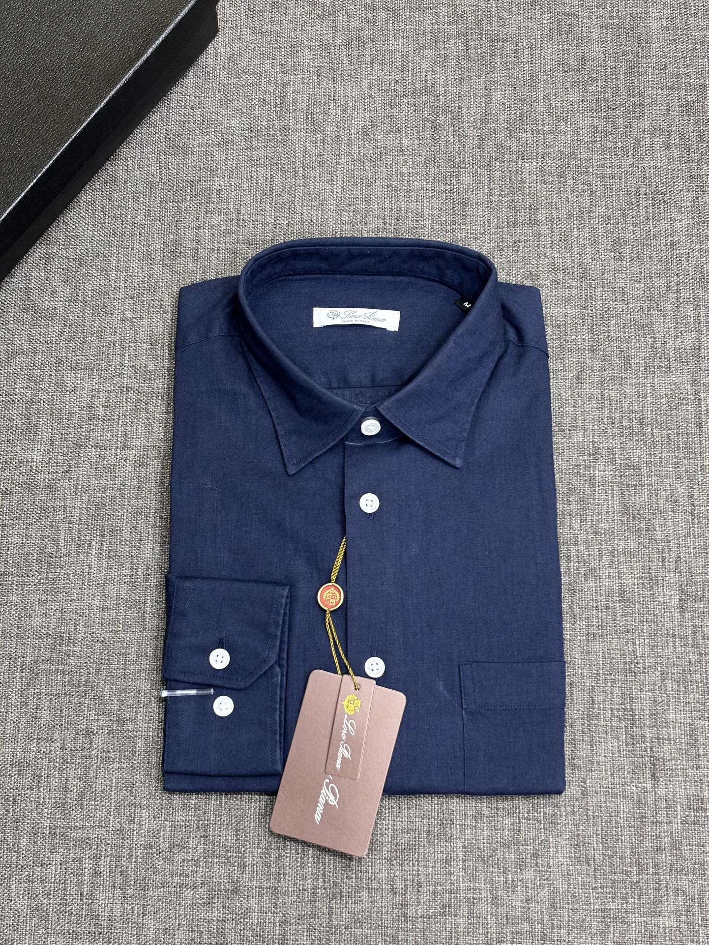 强势上新，新款不断！！！新款衬衫，高级面料高级做工，顶级品质！！！S一XXLS穿125左右m穿140左右