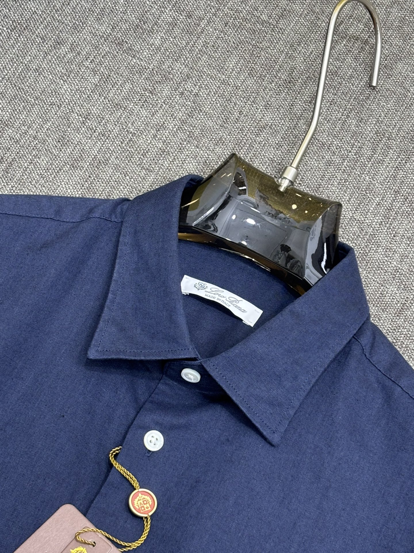 强势上新，新款不断！！！新款衬衫，高级面料高级做工，顶级品质！！！S一XXLS穿125左右m穿140左右