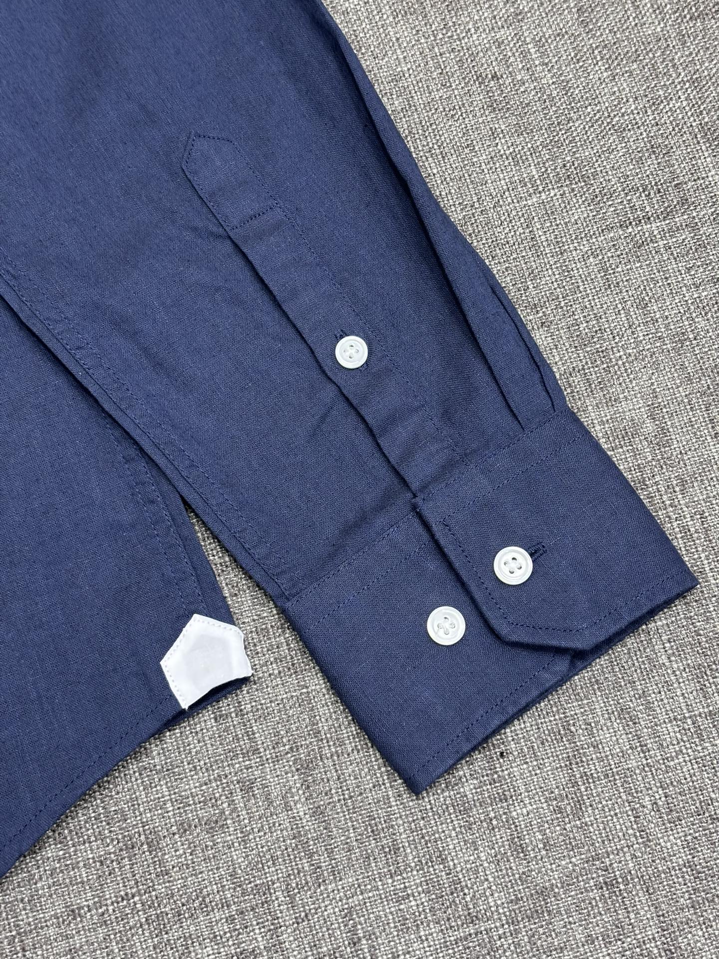 强势上新，新款不断！！！新款衬衫，高级面料高级做工，顶级品质！！！S一XXLS穿125左右m穿140左右