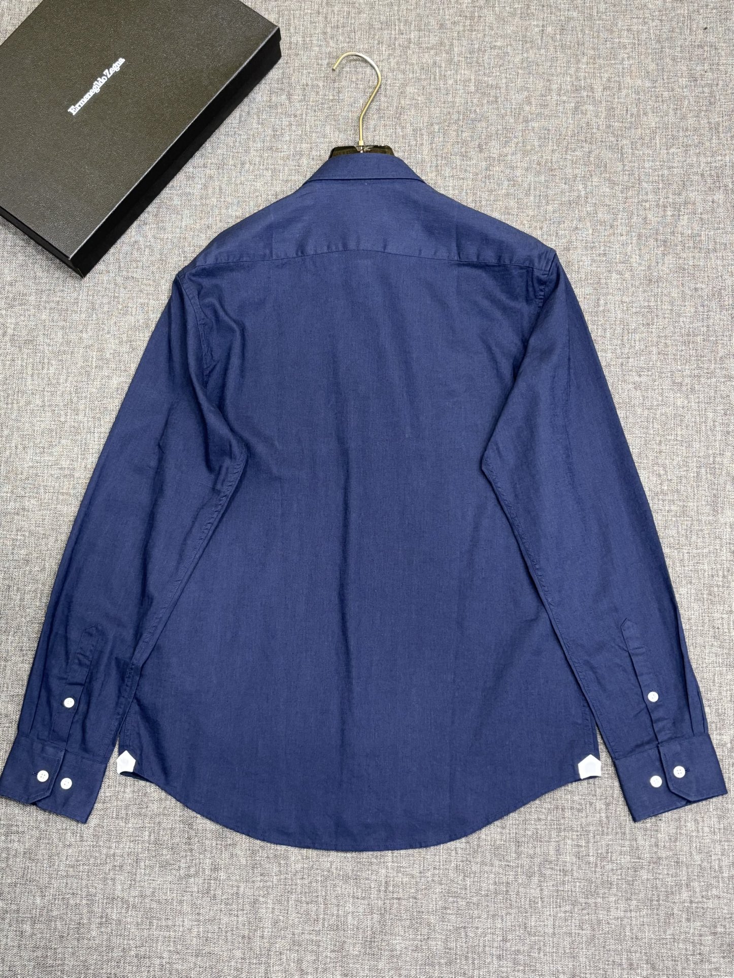 强势上新，新款不断！！！新款衬衫，高级面料高级做工，顶级品质！！！S一XXLS穿125左右m穿140左右