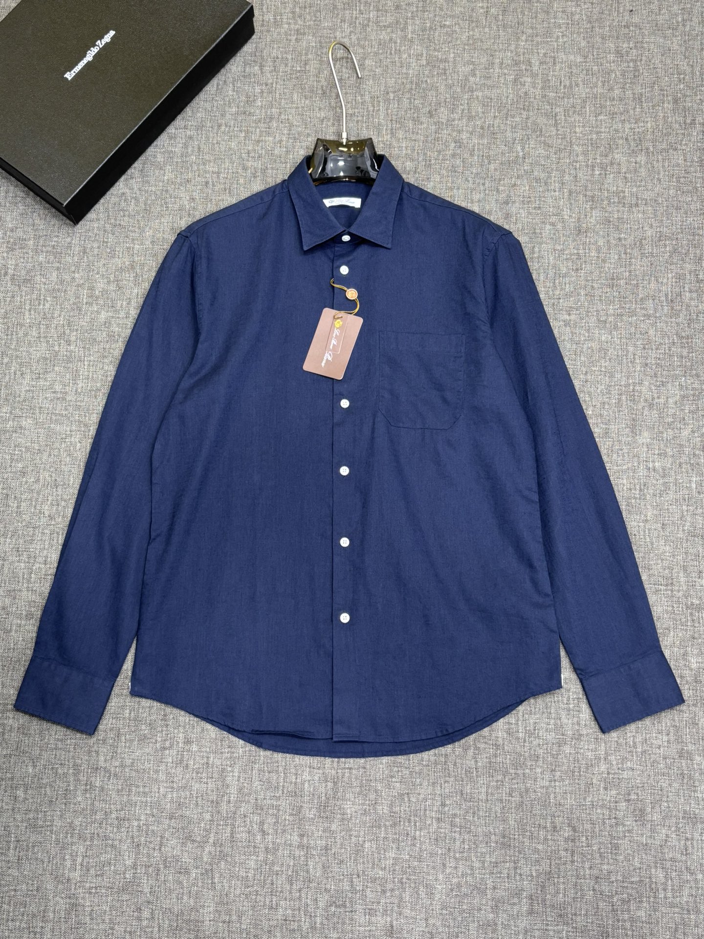 强势上新，新款不断！！！新款衬衫，高级面料高级做工，顶级品质！！！S一XXLS穿125左右m穿140左右