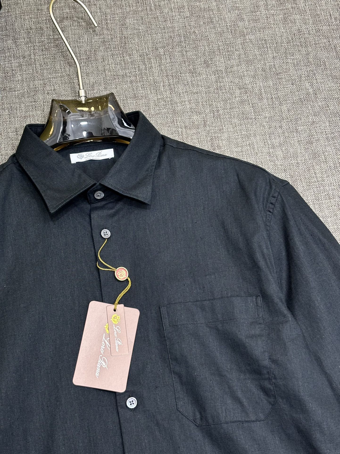 强势上新，新款不断！！！新款衬衫，高级面料高级做工，顶级品质！！！S一XXLS穿125左右m穿140左右