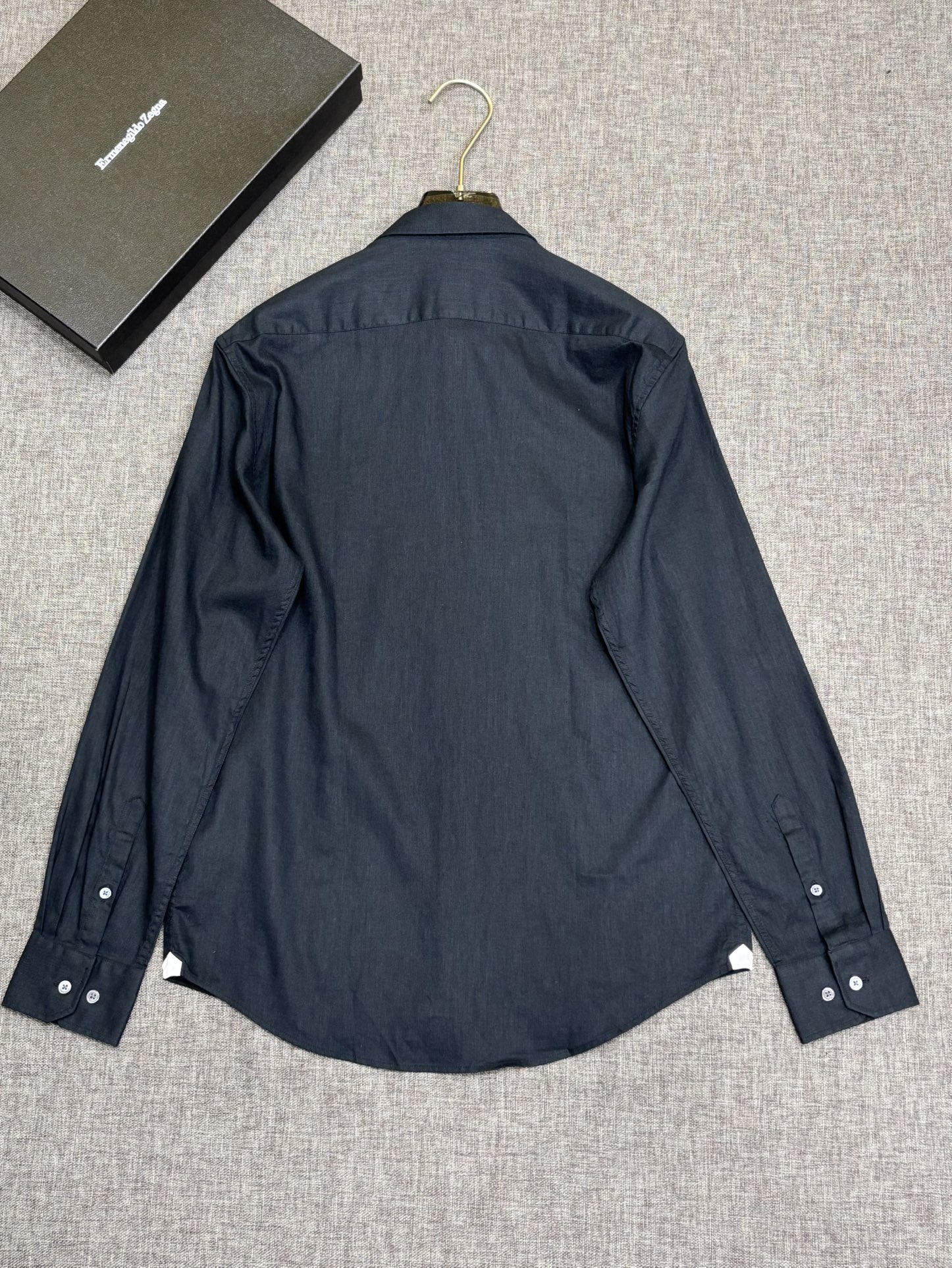 强势上新，新款不断！！！新款衬衫，高级面料高级做工，顶级品质！！！S一XXLS穿125左右m穿140左右