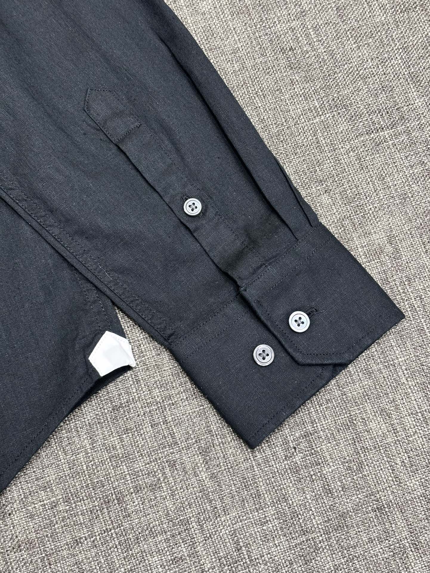 强势上新，新款不断！！！新款衬衫，高级面料高级做工，顶级品质！！！S一XXLS穿125左右m穿140左右