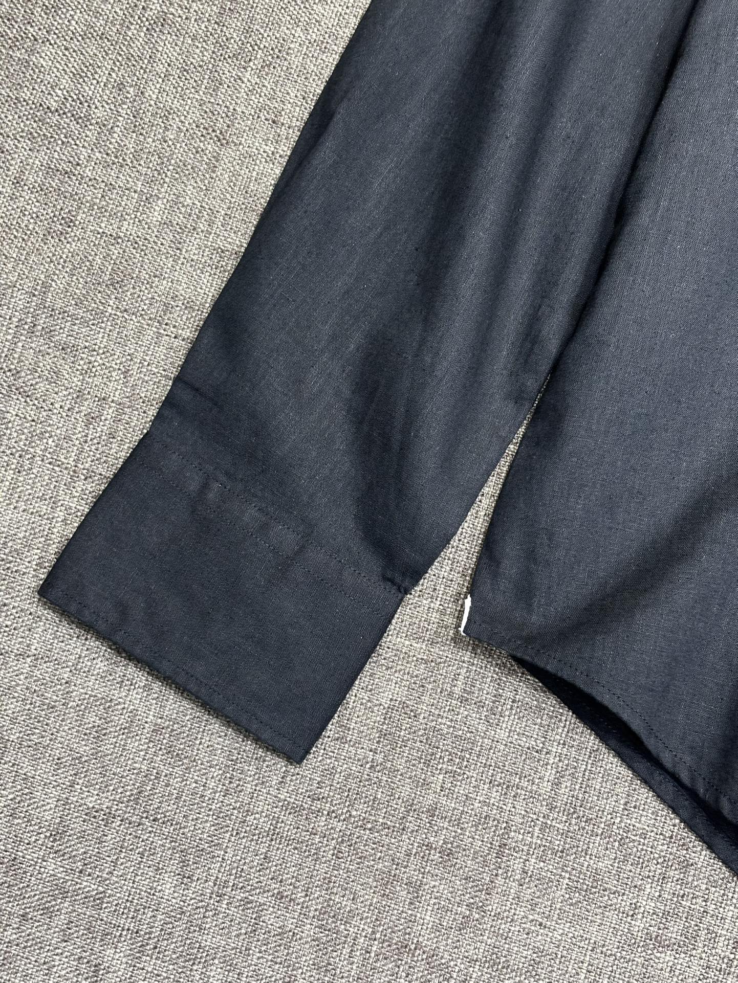 强势上新，新款不断！！！新款衬衫，高级面料高级做工，顶级品质！！！S一XXLS穿125左右m穿140左右