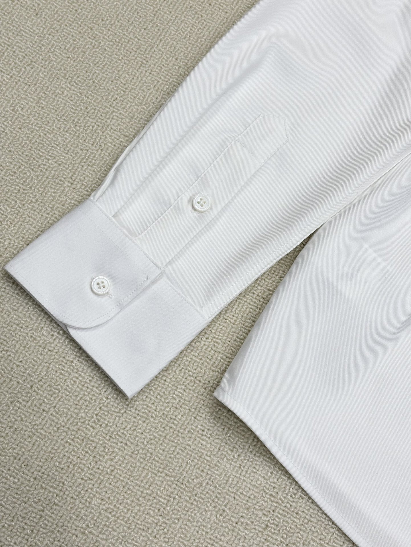 强势上新，新款不断！！！新款衬衫，高级面料高级做工，顶级品质！！！S一XXLS穿125左右m穿140左右