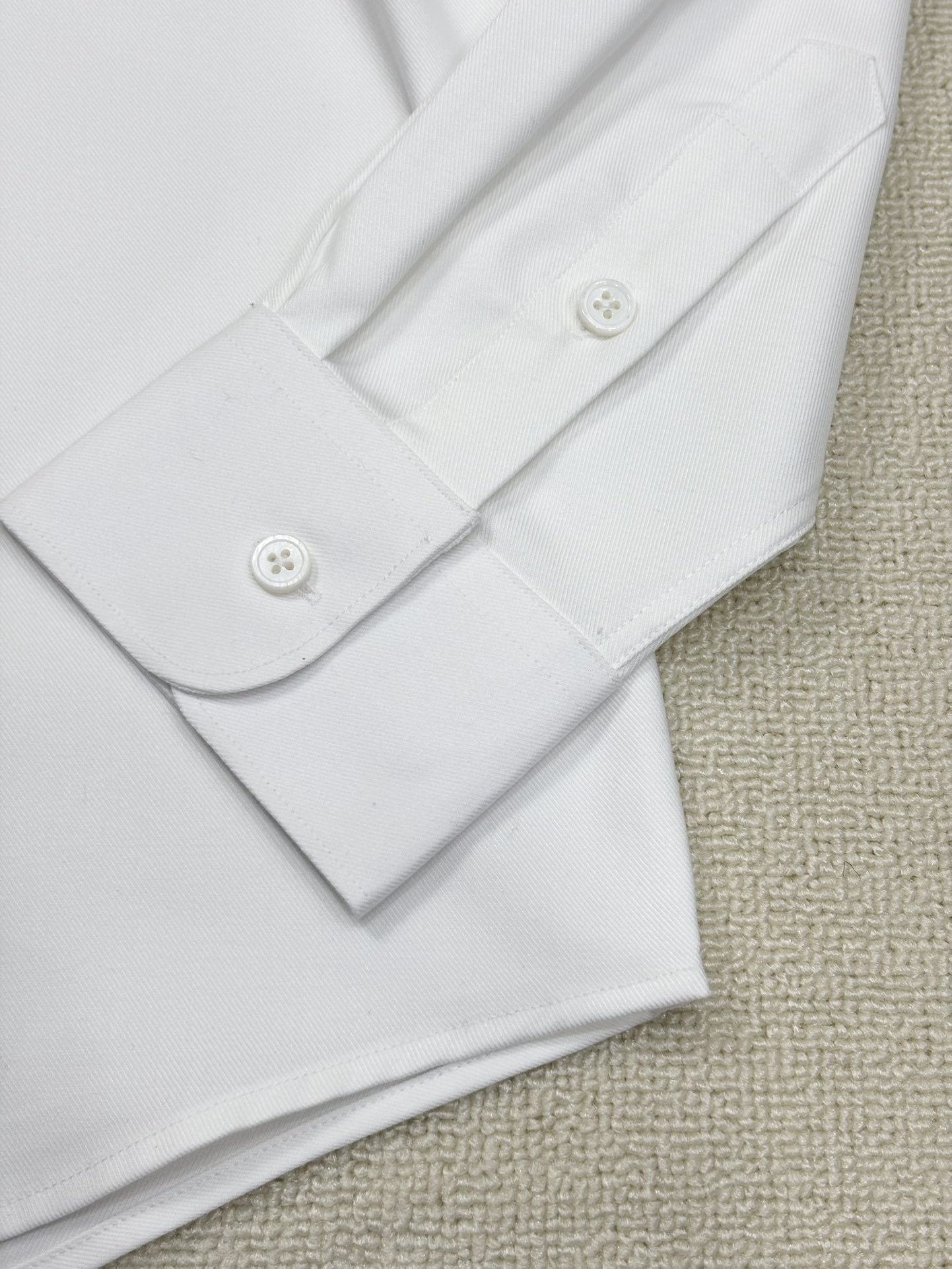 强势上新，新款不断！！！新款衬衫，高级面料高级做工，顶级品质！！！S一XXLS穿125左右m穿140左右