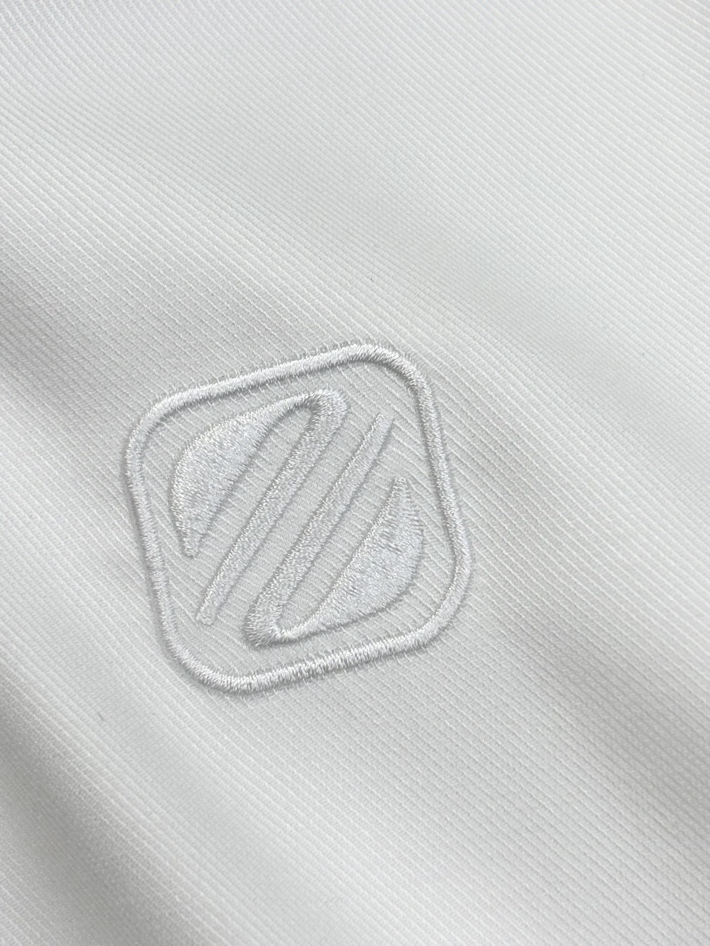 强势上新，新款不断！！！新款衬衫，高级面料高级做工，顶级品质！！！S一XXLS穿125左右m穿140左右