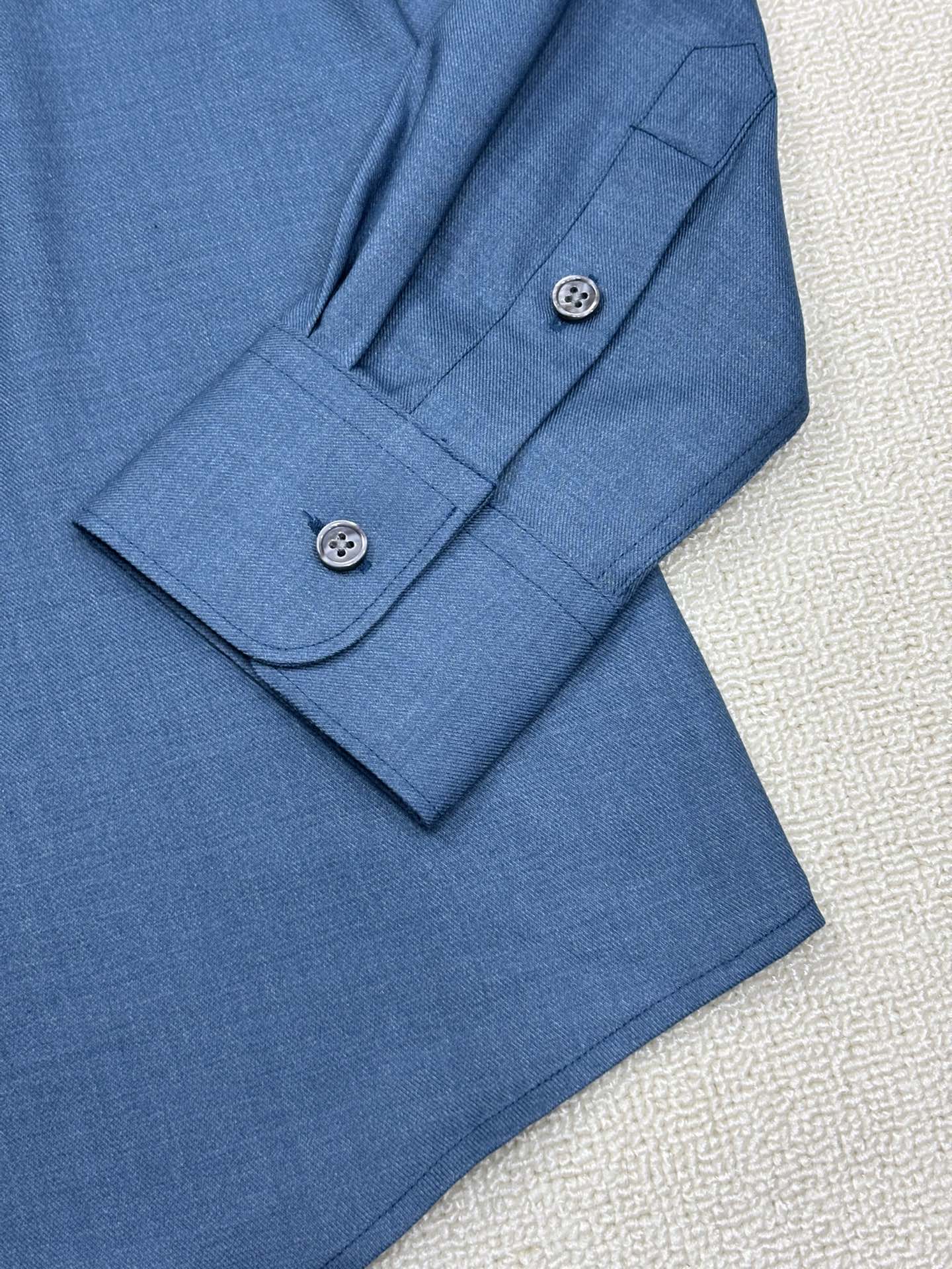 强势上新，新款不断！！！新款衬衫，高级面料高级做工，顶级品质！！！S一XXLS穿125左右m穿140左右