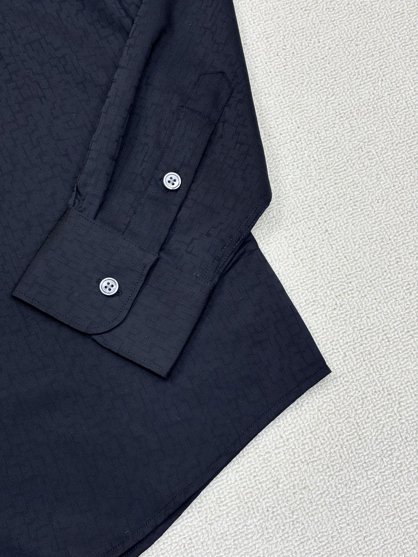 强势上新，新款不断！！！新款衬衫，高级面料高级做工，顶级品质！！！S一XXLS穿125左右m穿140左右