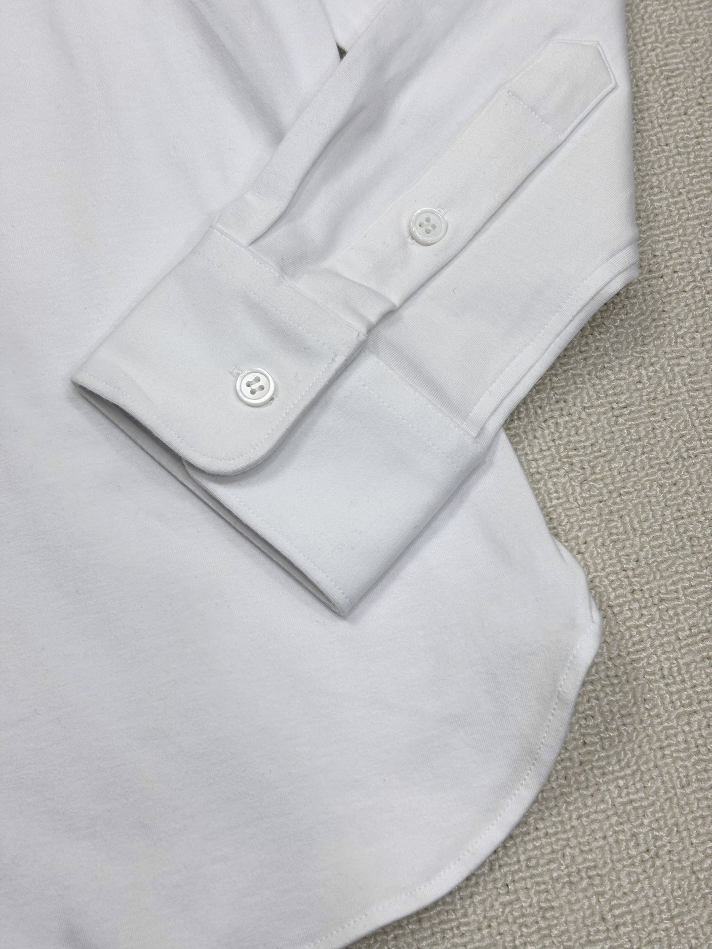 强势上新，新款不断！！！新款衬衫，高级面料高级做工，顶级品质！！！S一XXLS穿125左右m穿140左右