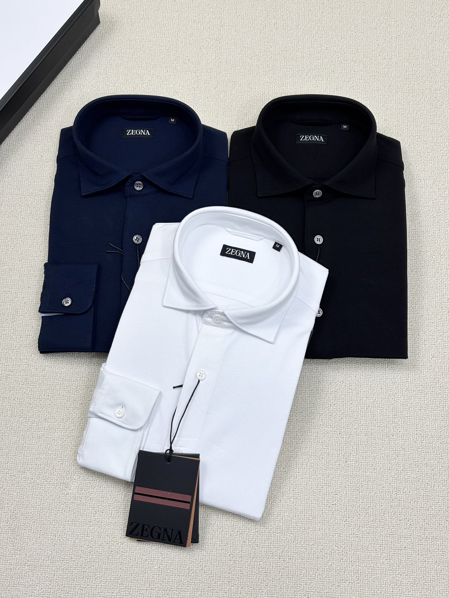 强势上新，新款不断！！！新款衬衫，高级面料高级做工，顶级品质！！！S一XXLS穿125左右m穿140左右