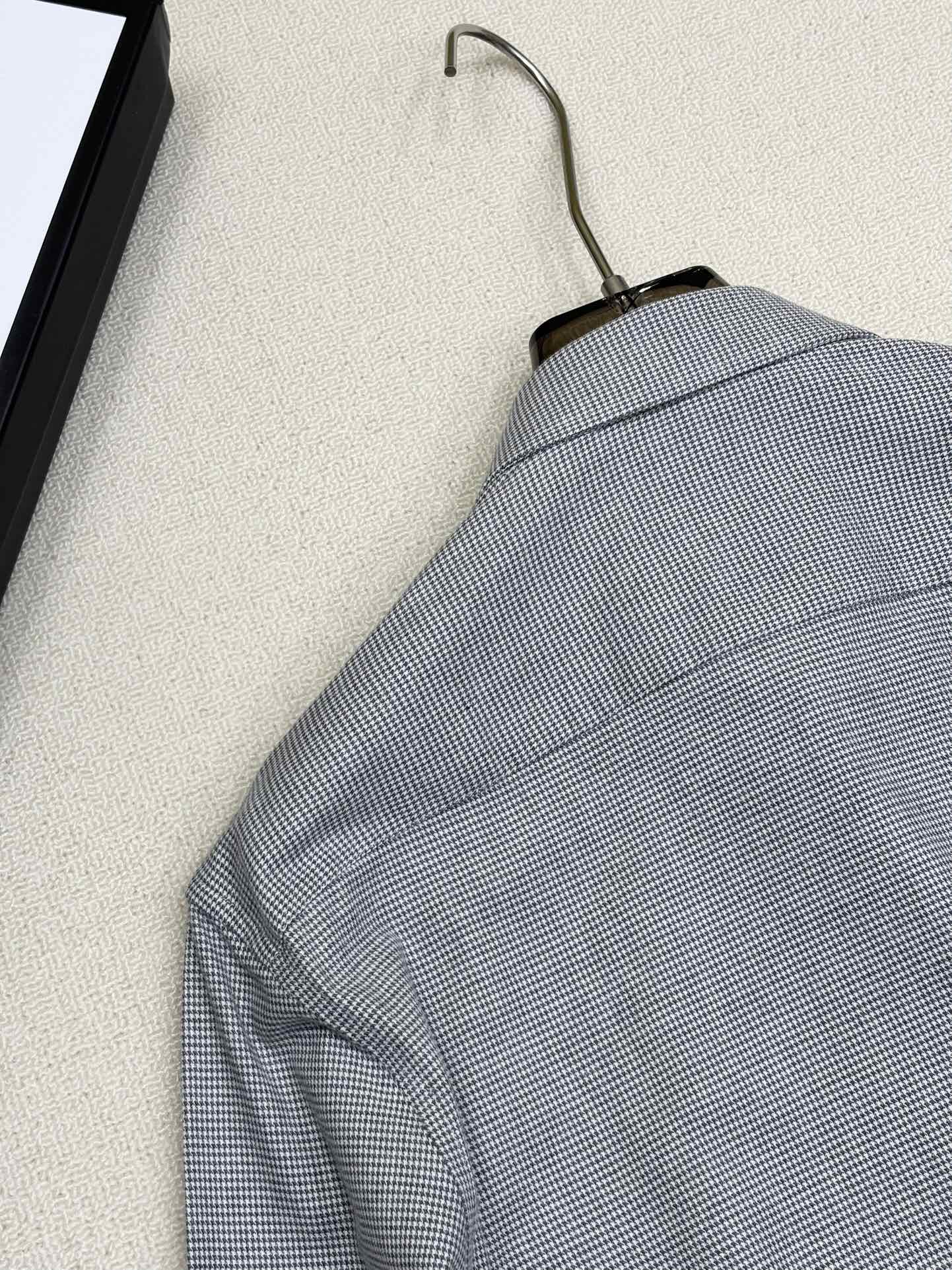 强势上新，新款不断！！！新款衬衫，高级面料高级做工，顶级品质！！！S一XXLS穿125左右m穿140左右