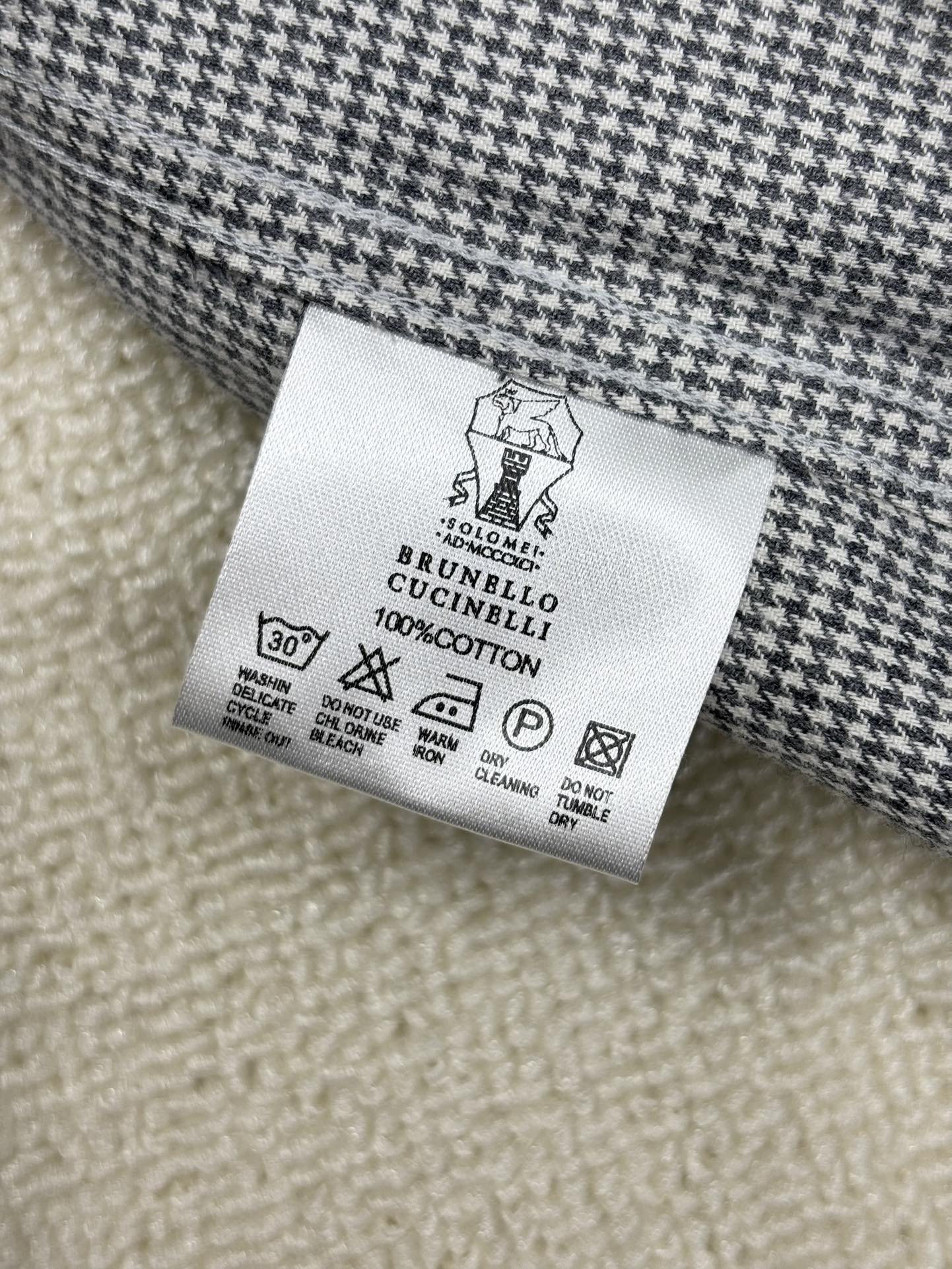 强势上新，新款不断！！！新款衬衫，高级面料高级做工，顶级品质！！！S一XXLS穿125左右m穿140左右