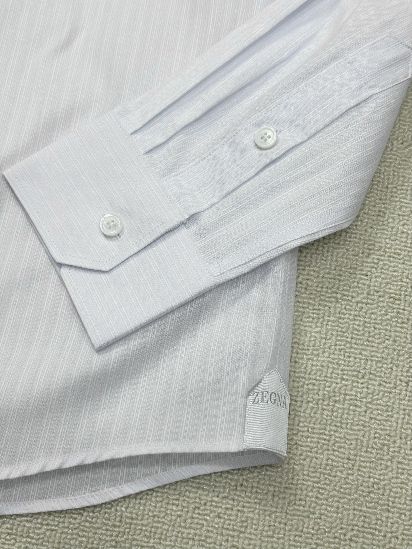 强势上新，新款不断！！！新款衬衫，高级面料高级做工，顶级品质！！！S一XXLS穿125左右m穿140左右