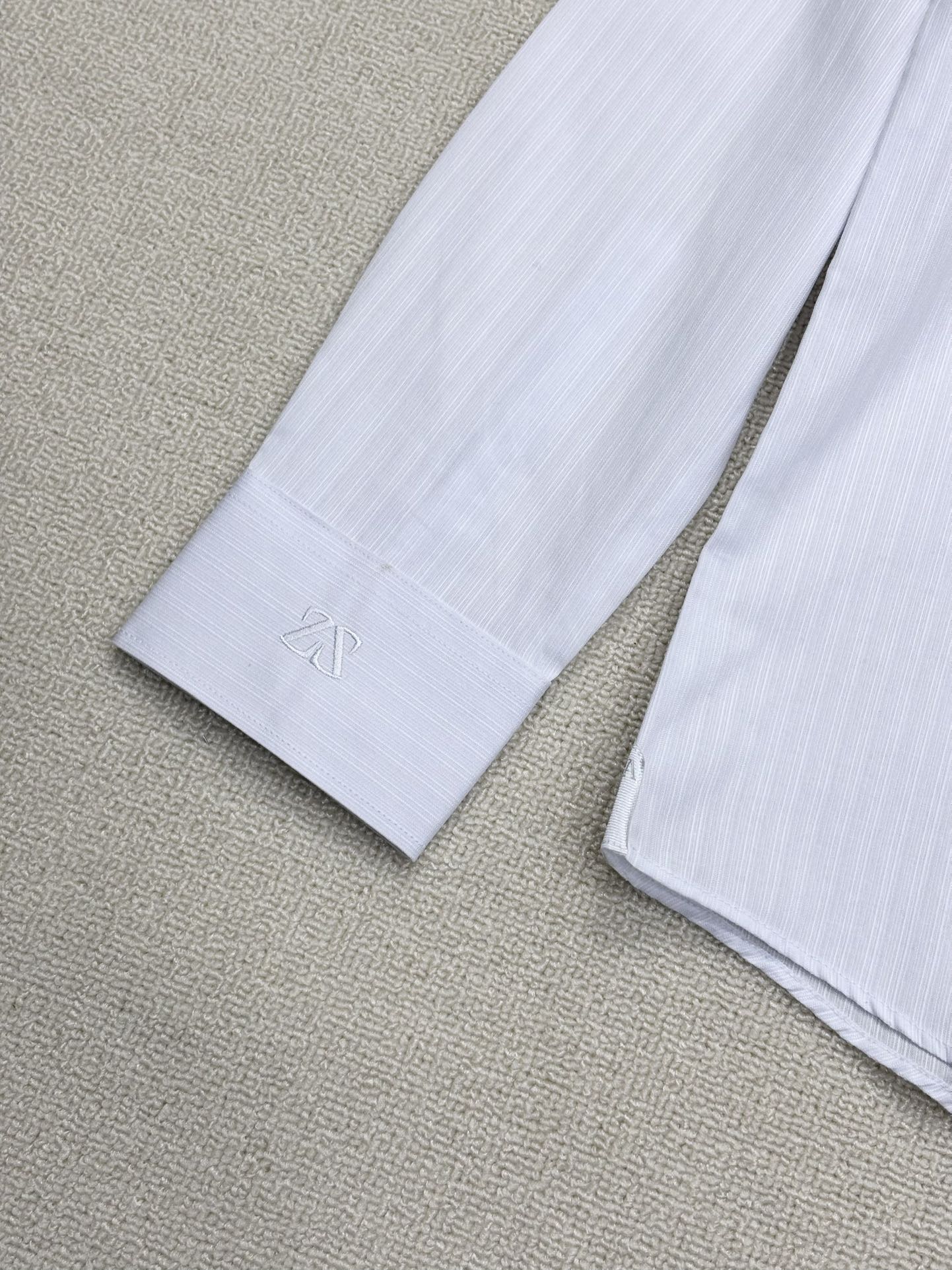 强势上新，新款不断！！！新款衬衫，高级面料高级做工，顶级品质！！！S一XXLS穿125左右m穿140左右