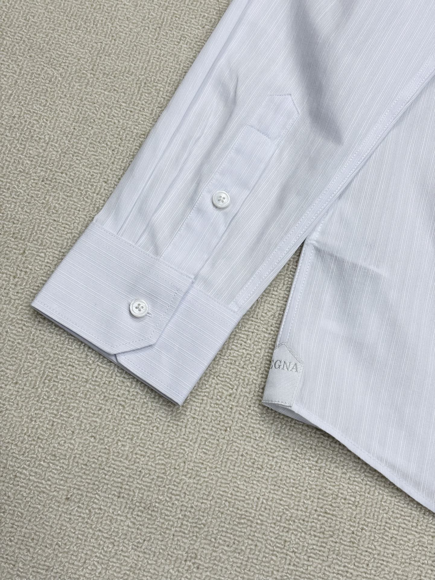 强势上新，新款不断！！！新款衬衫，高级面料高级做工，顶级品质！！！S一XXLS穿125左右m穿140左右