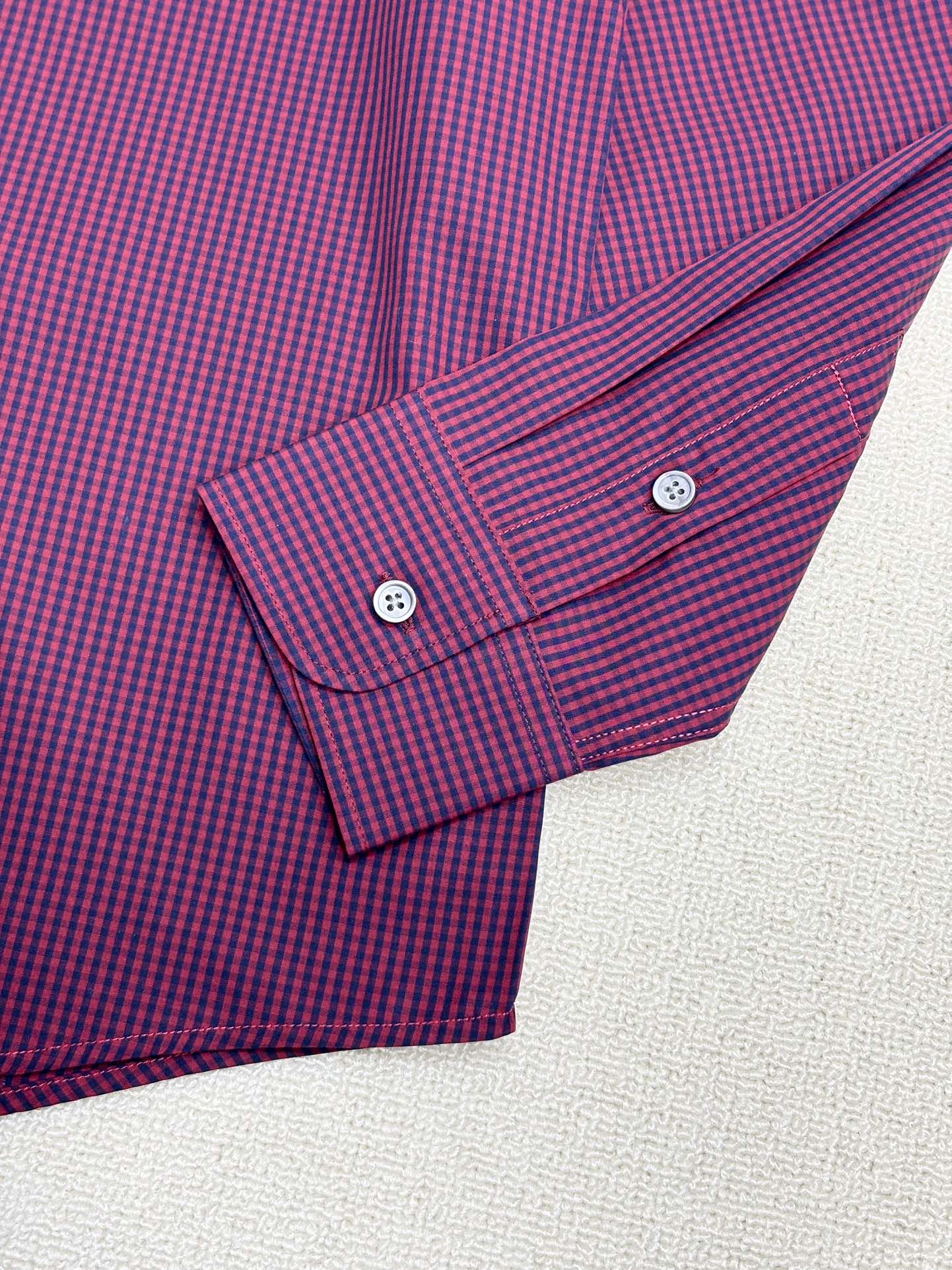 强势上新，新款不断！！！新款衬衫，高级面料高级做工，顶级品质！！！S一XXLS穿125左右m穿140左右