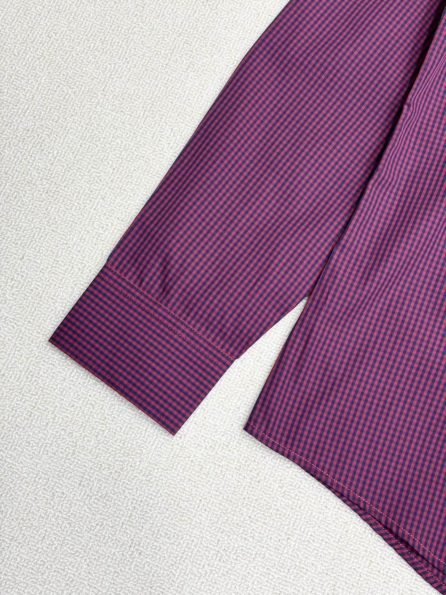 强势上新，新款不断！！！新款衬衫，高级面料高级做工，顶级品质！！！S一XXLS穿125左右m穿140左右