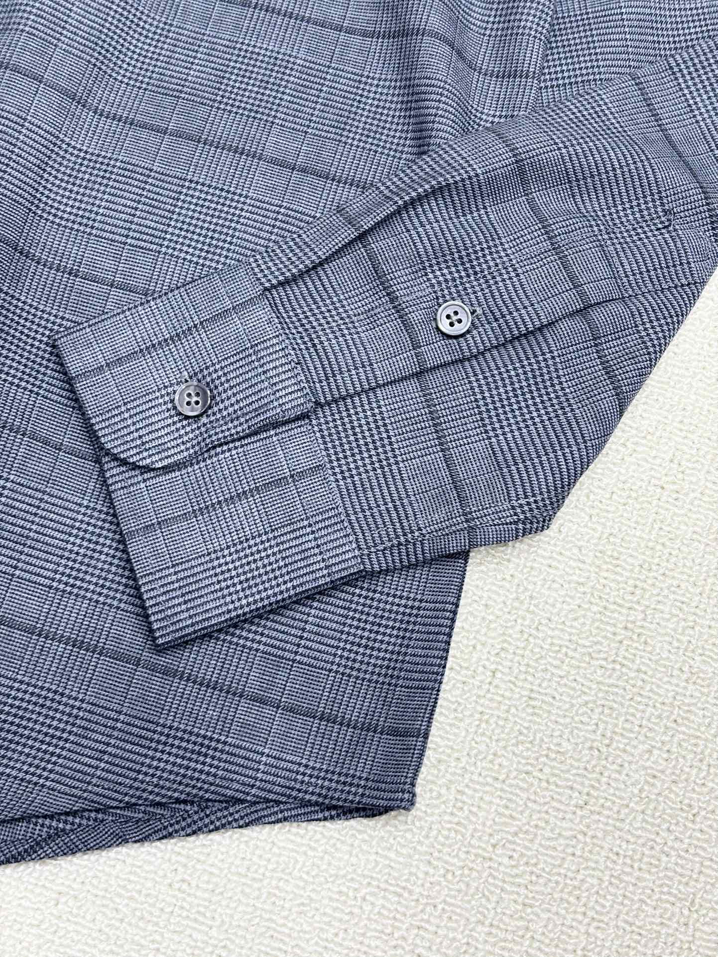 强势上新，新款不断！！！新款衬衫，高级面料高级做工，顶级品质！！！S一XXLS穿125左右m穿140左右