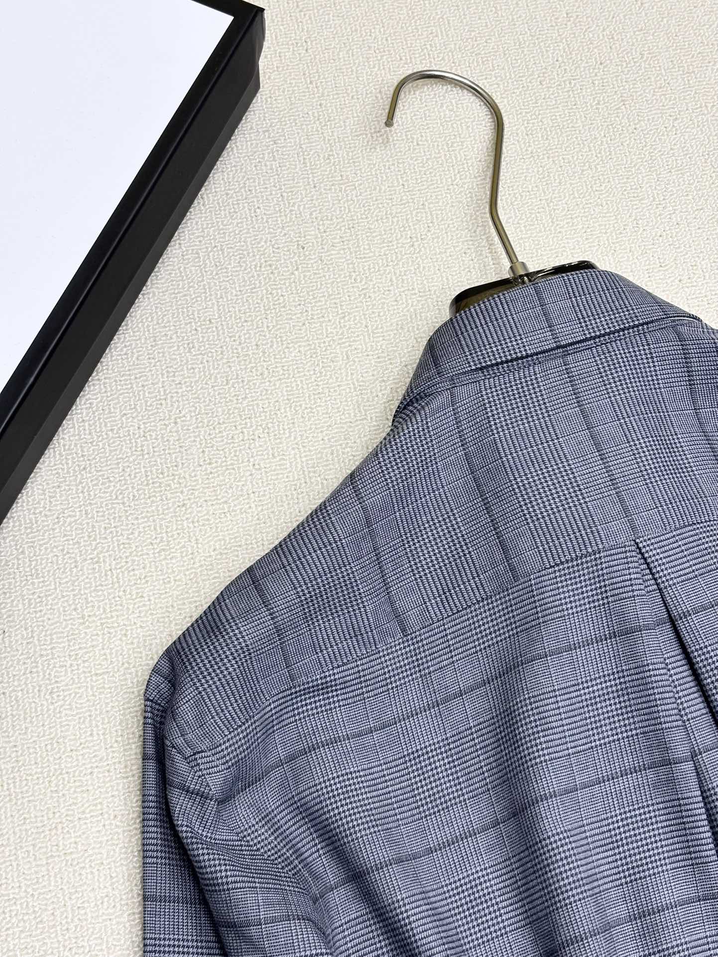 强势上新，新款不断！！！新款衬衫，高级面料高级做工，顶级品质！！！S一XXLS穿125左右m穿140左右