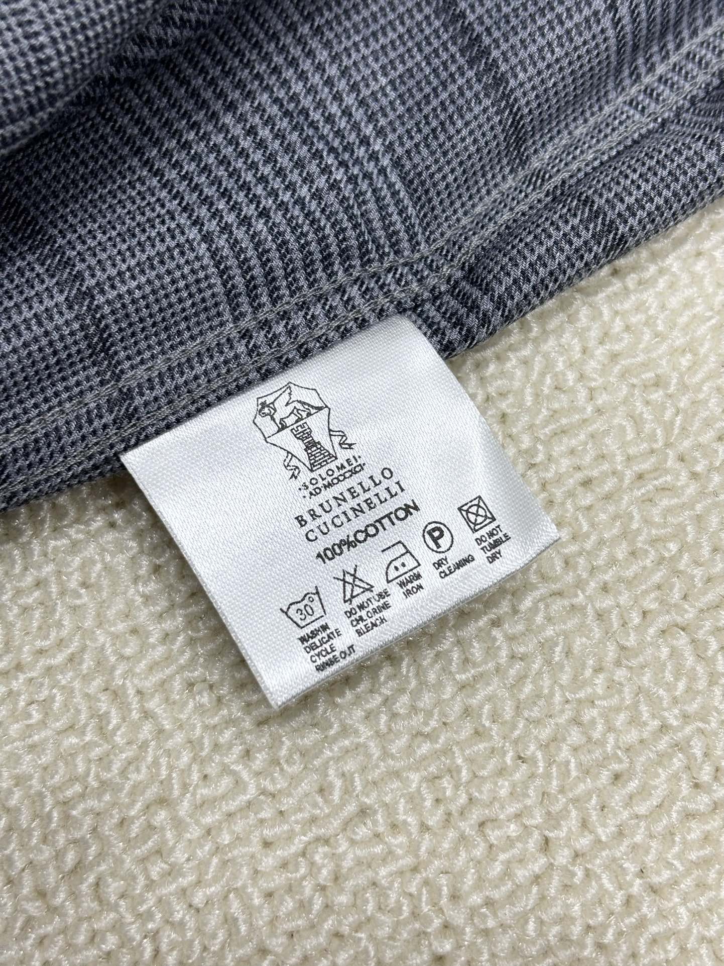 强势上新，新款不断！！！新款衬衫，高级面料高级做工，顶级品质！！！S一XXLS穿125左右m穿140左右