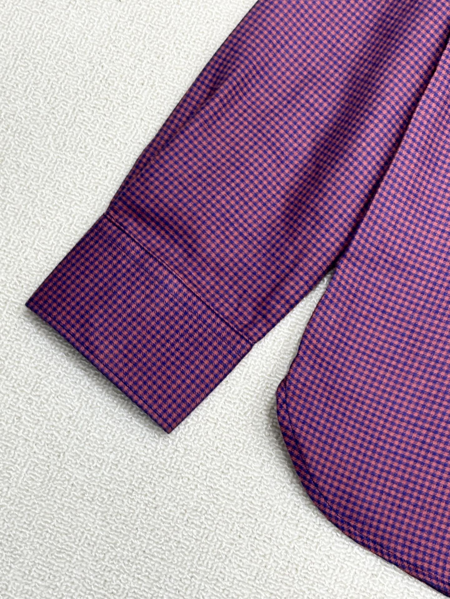 强势上新，新款不断！！！新款衬衫，高级面料高级做工，顶级品质！！！S一XXLS穿125左右m穿140左右