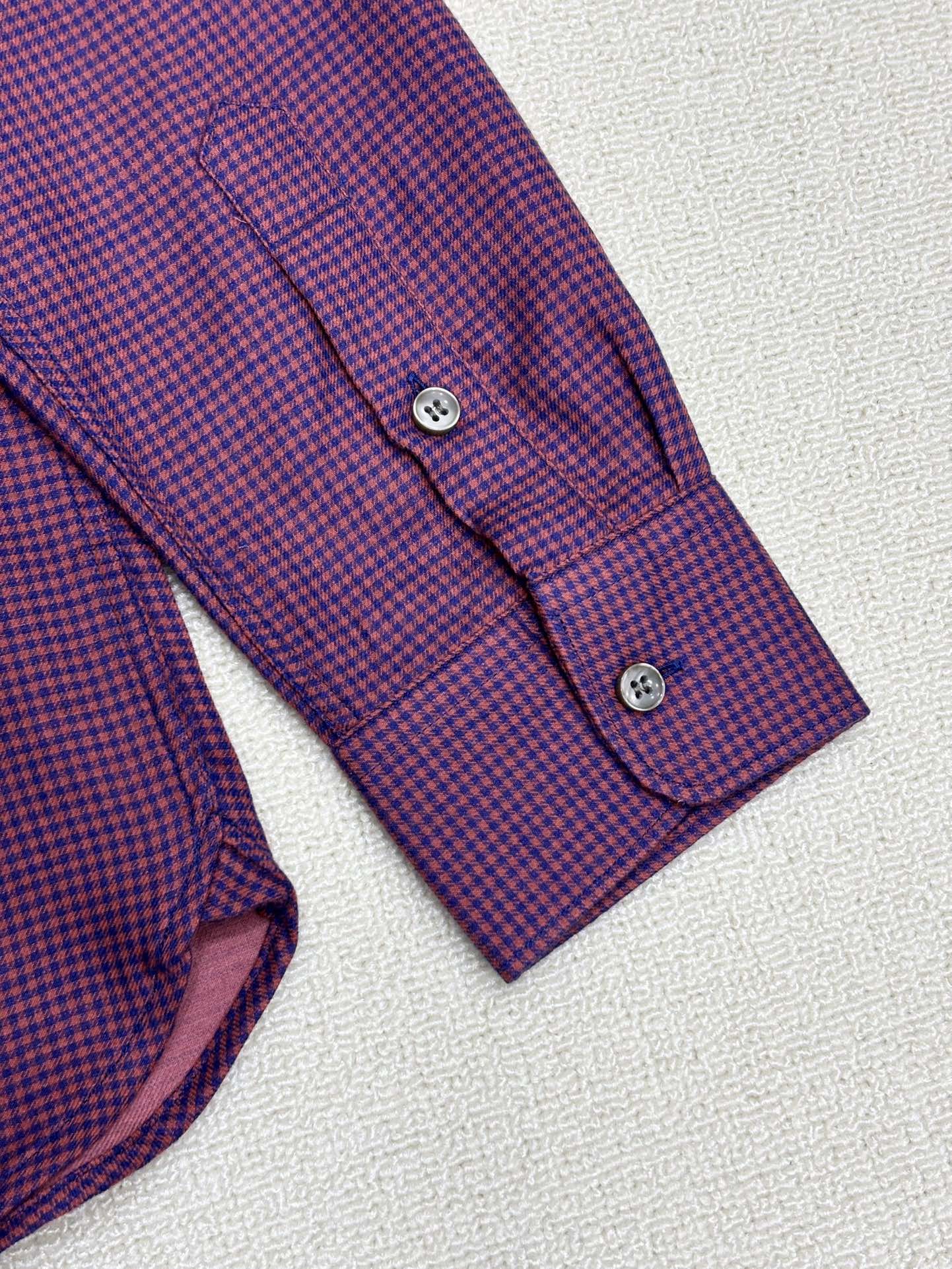 强势上新，新款不断！！！新款衬衫，高级面料高级做工，顶级品质！！！S一XXLS穿125左右m穿140左右