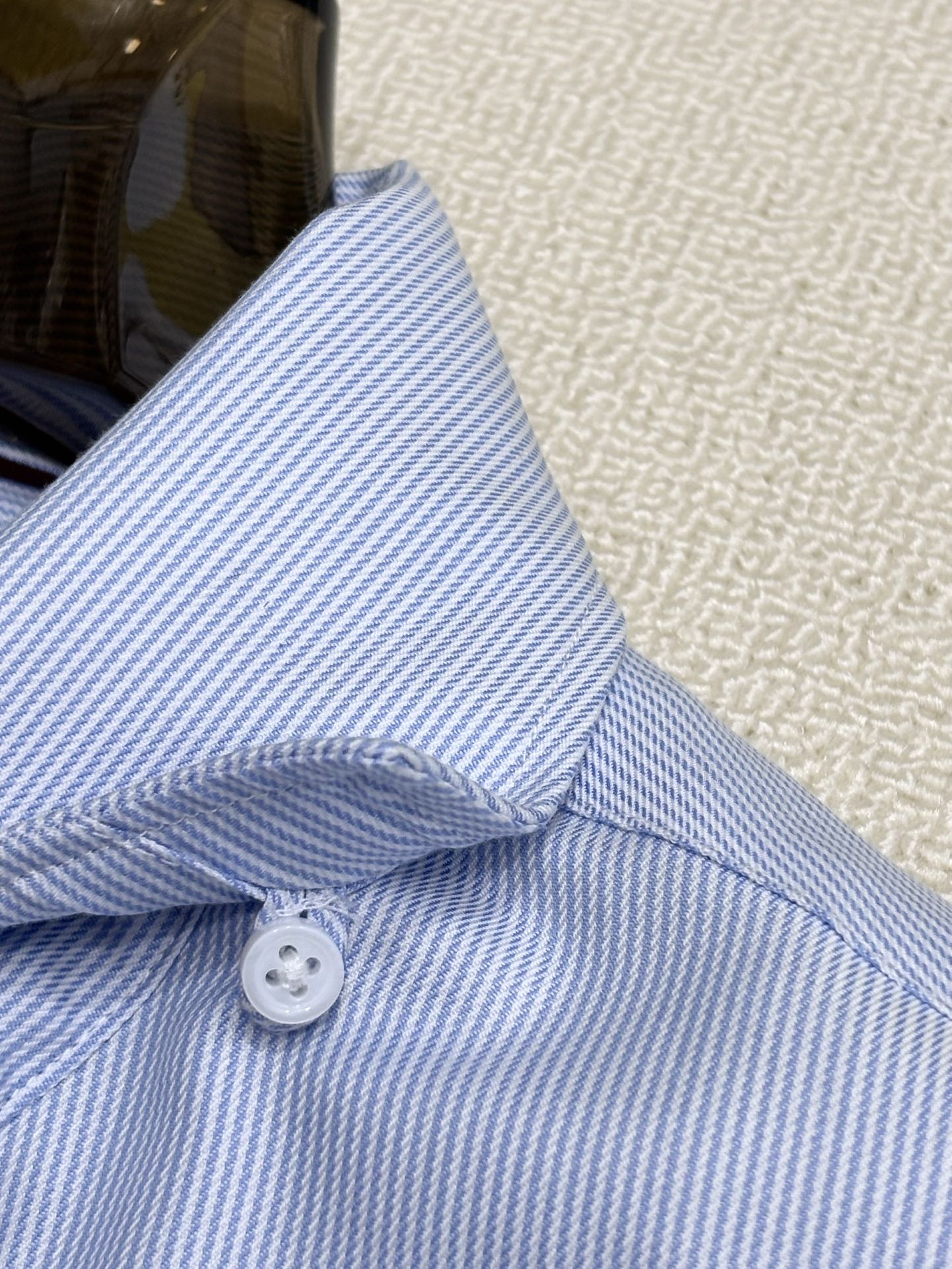 强势上新，新款不断！！！新款衬衫，高级面料高级做工，顶级品质！！！S一XXLS穿125左右m穿140左右