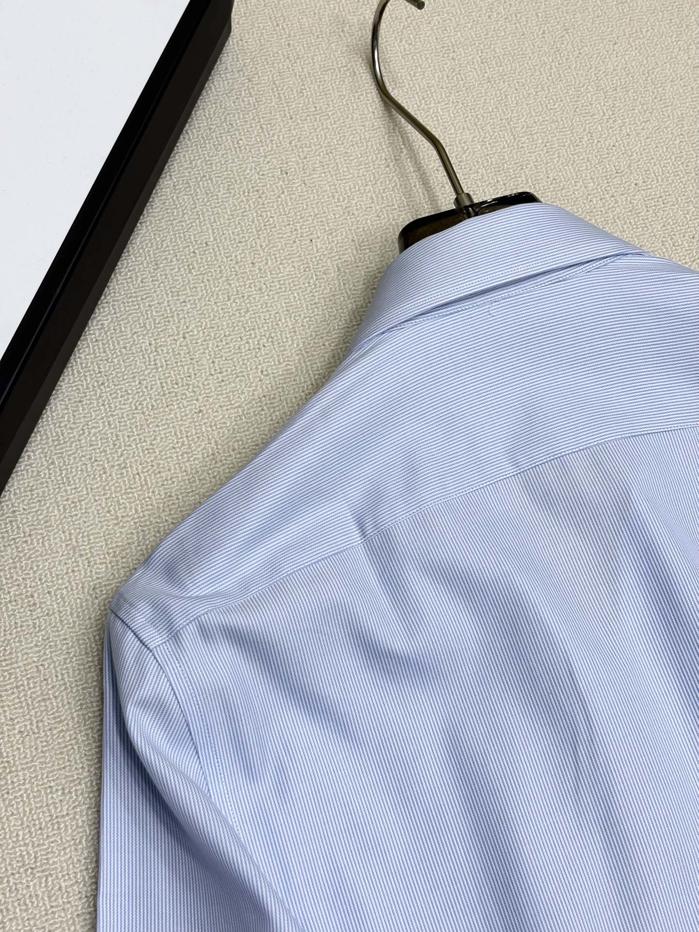 强势上新，新款不断！！！新款衬衫，高级面料高级做工，顶级品质！！！S一XXLS穿125左右m穿140左右