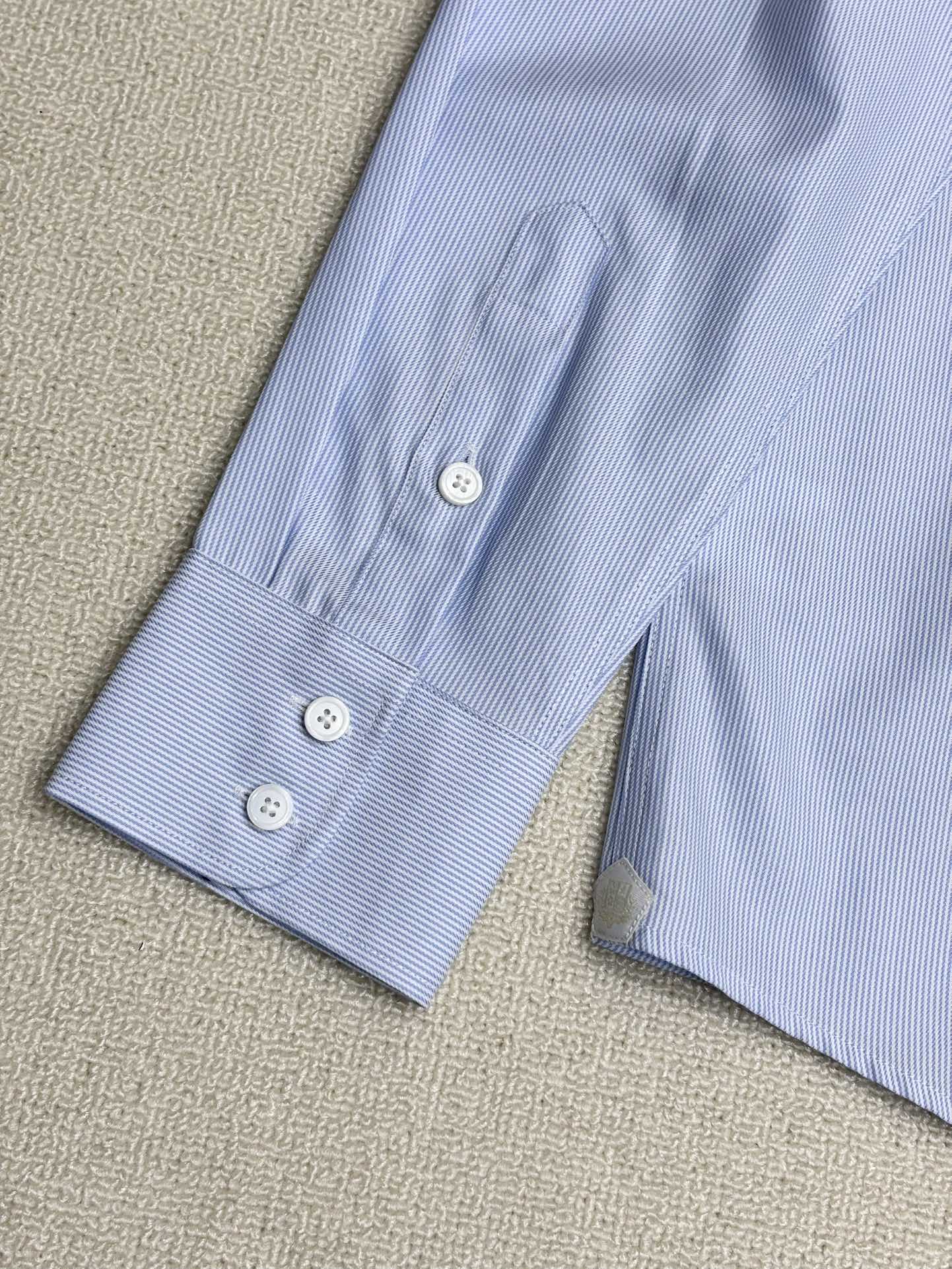 强势上新，新款不断！！！新款衬衫，高级面料高级做工，顶级品质！！！S一XXLS穿125左右m穿140左右